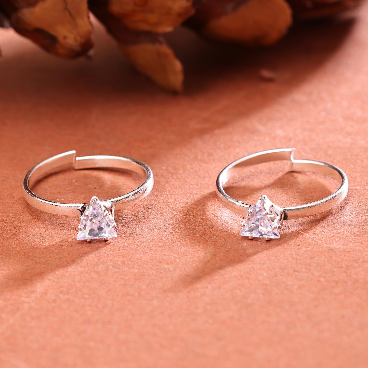 Sukkhi Classy Silver Rhodium Plated AD Toe Ring for Women