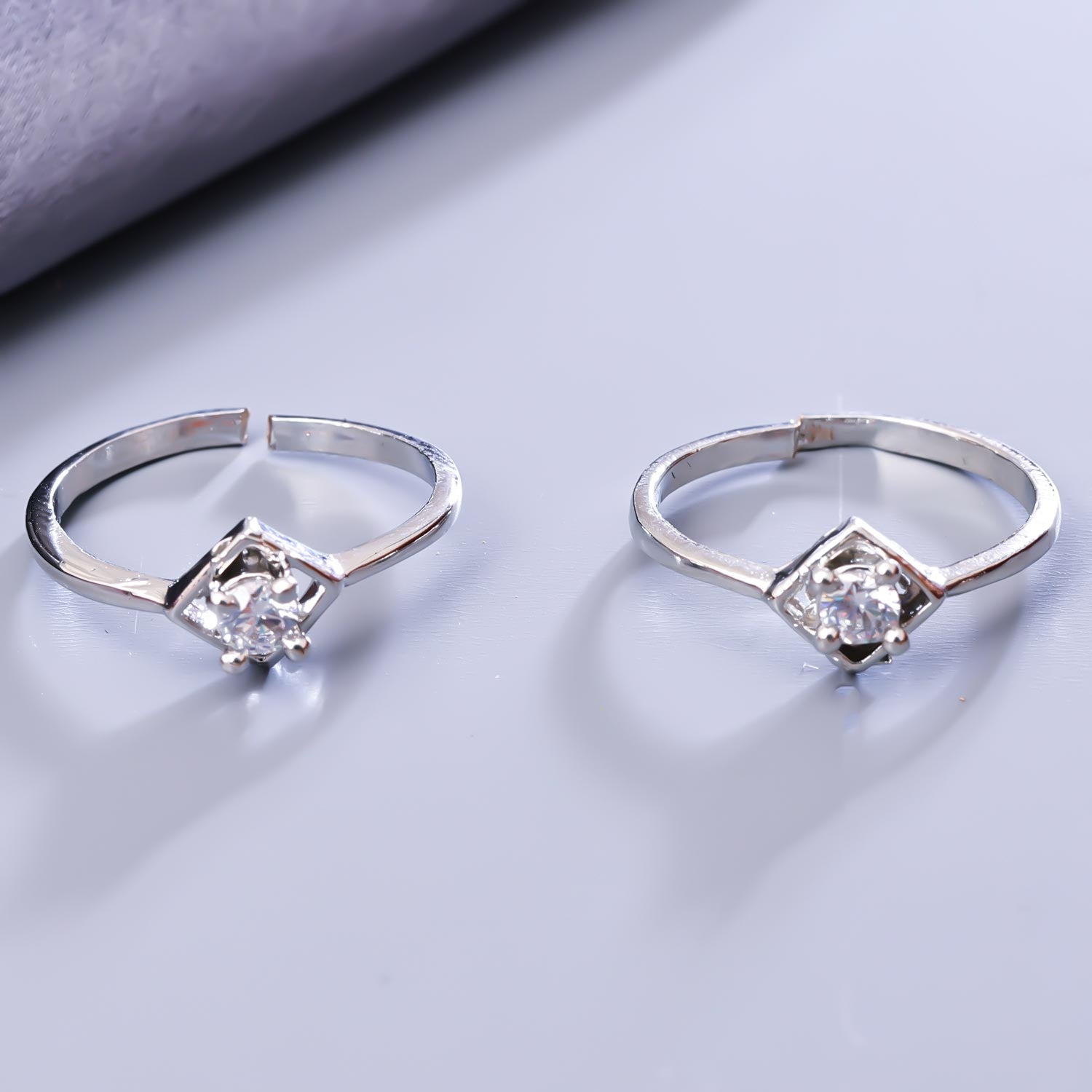 Sukkhi Lovley Silver Rhodium Plated CZ Toe Ring for Women