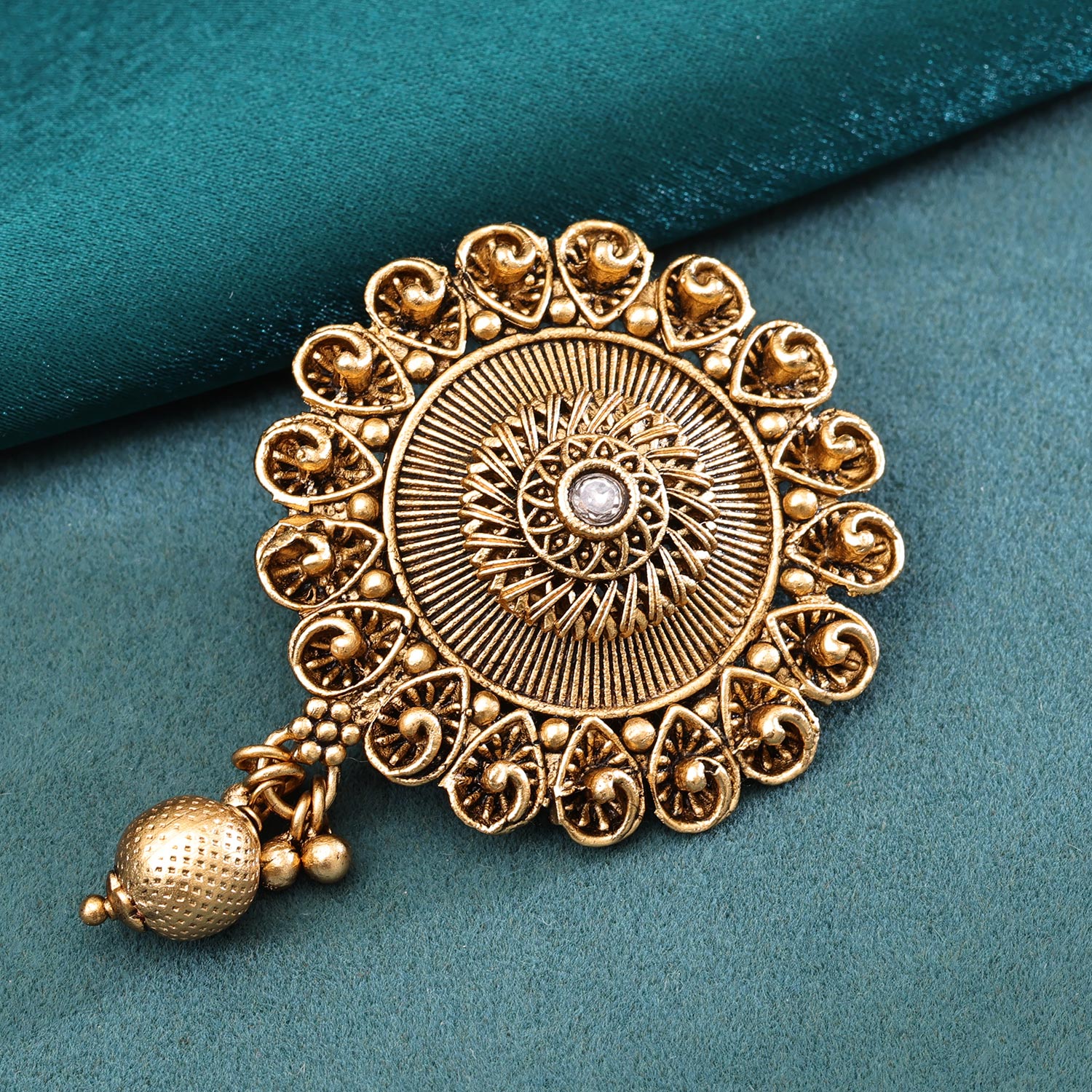Sukkhi Adorable Golden Gold Plated Pearl Brooch for Women