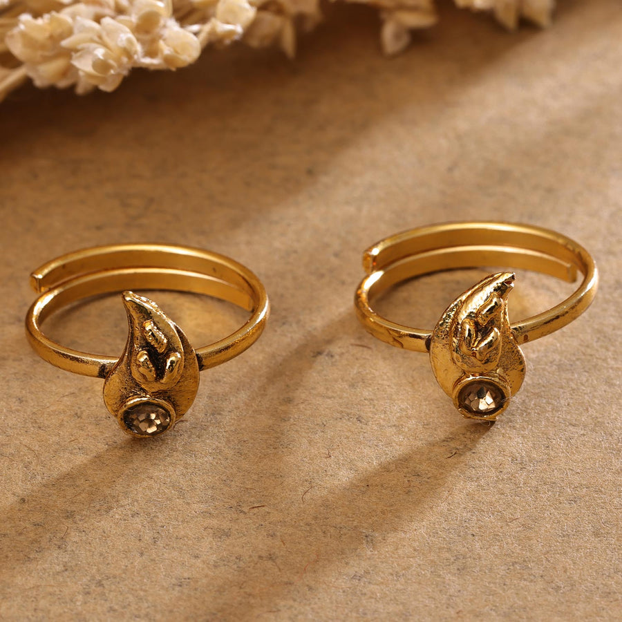 Sukkhi Lovley Golden Gold Plated Pearl Toe Ring for Women