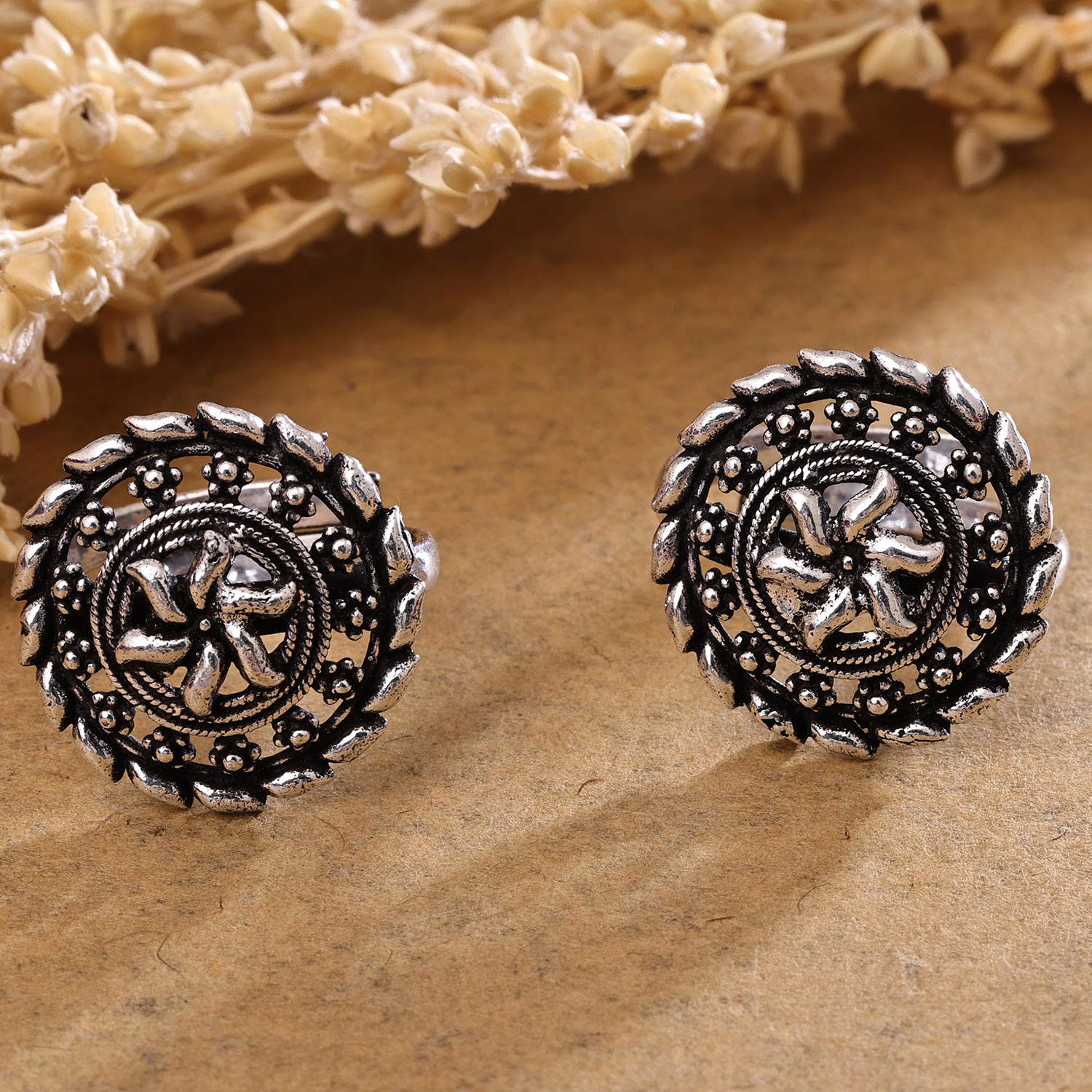 Sukkhi Glimmery Silver Rhodium Plated NA Toe Ring for Women