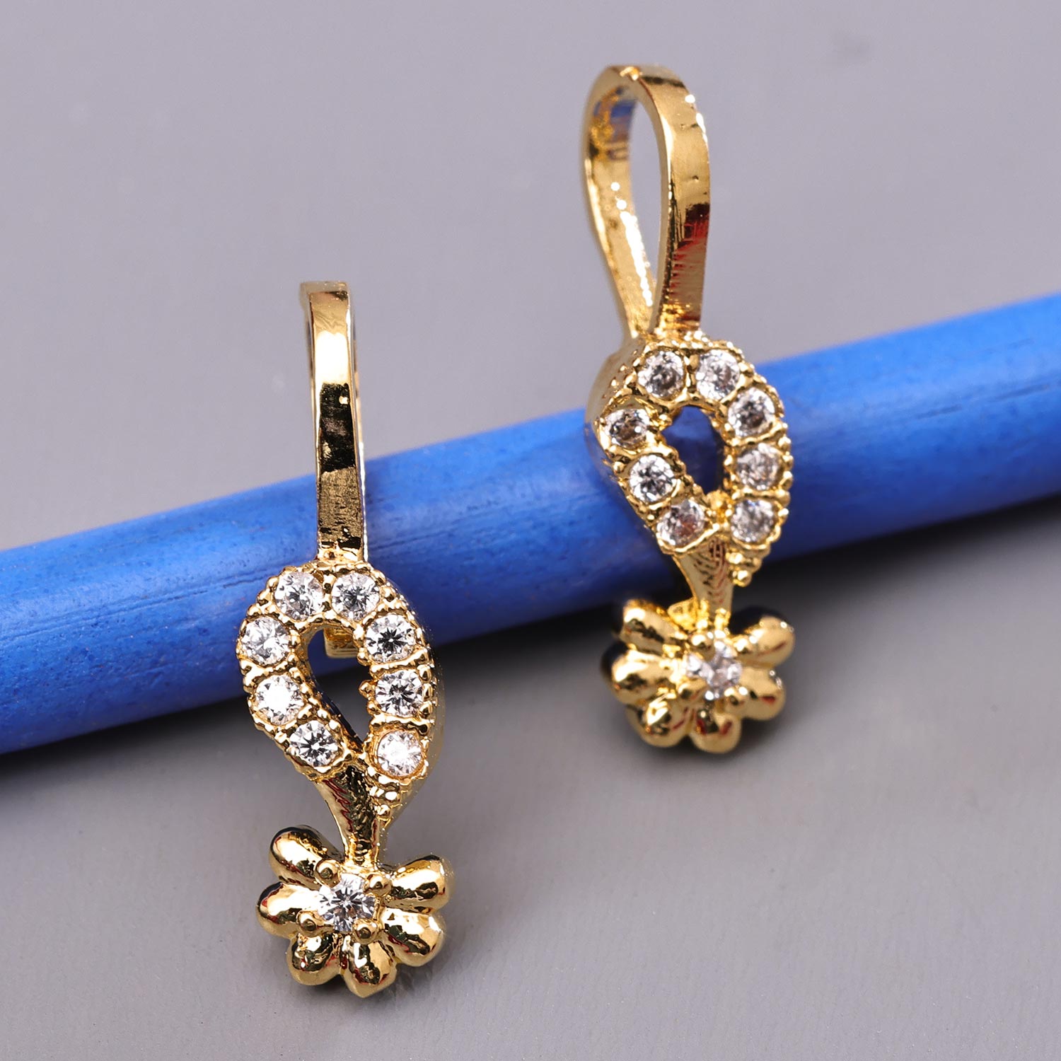 Sukkhi Trendy Golden Gold Plated CZ Nosepin for Women