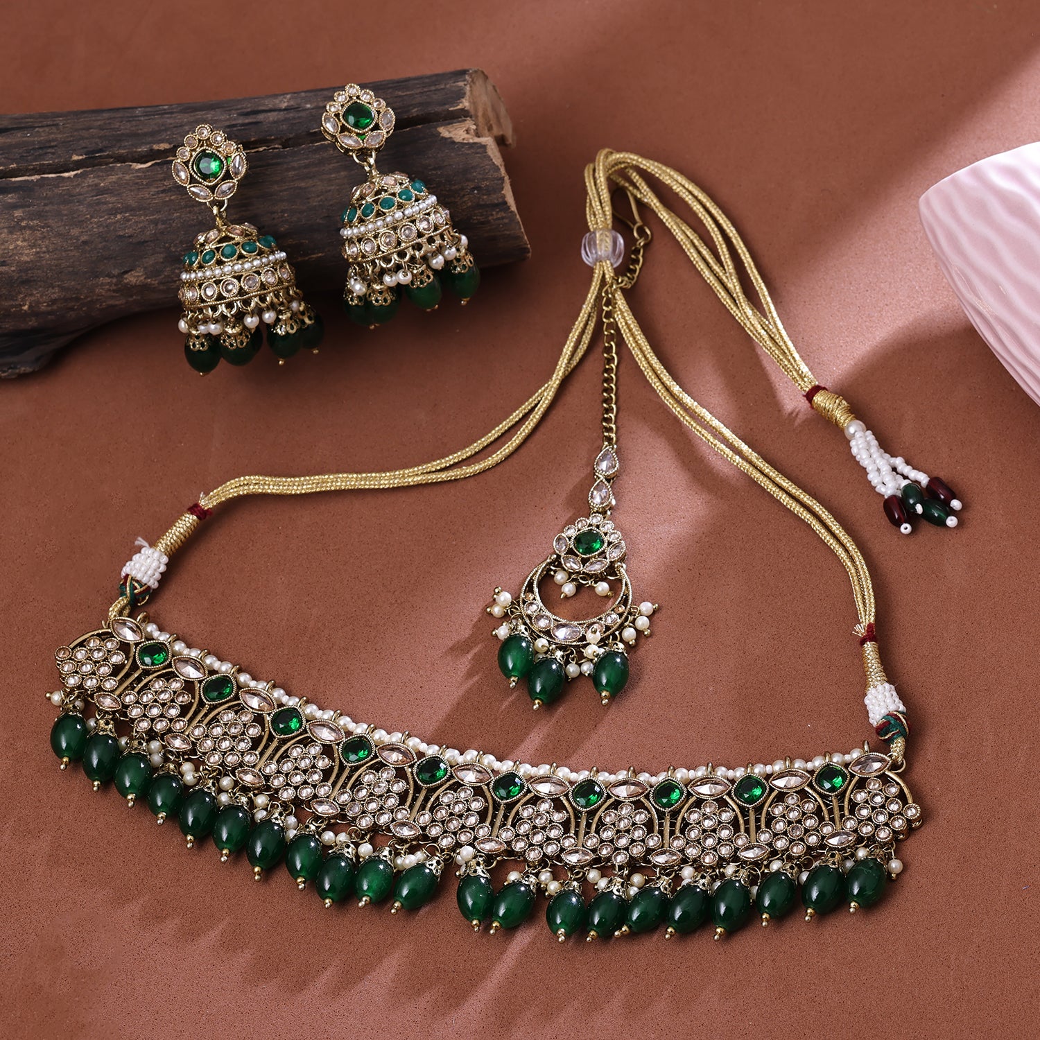Green and White Beads Chain with Gold-Tone Pendant Adorned with Stones  Necklace Set – Rubans
