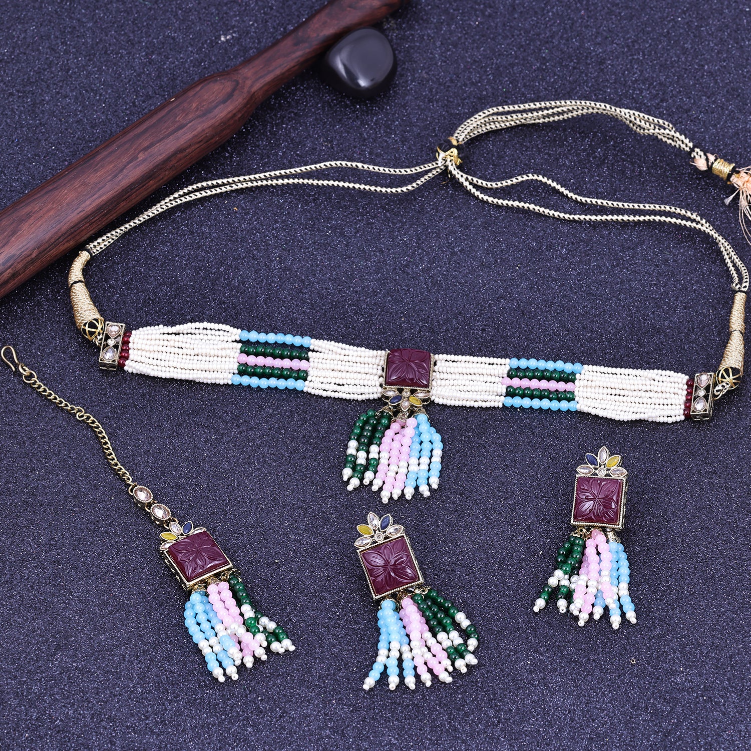 Sukkhi Delightful Multicolor Rhodium Plated Pearl Choker Necklace Set With Maang Tikka For Women