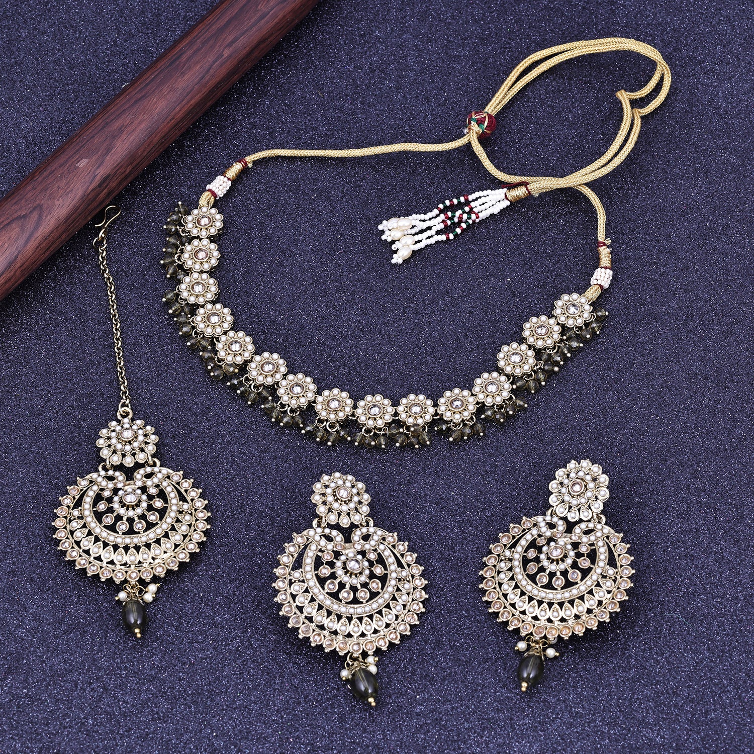 Sukkhi Fair Green Gold Plated Pearl Choker Necklace Set With Maang Tikka For Women