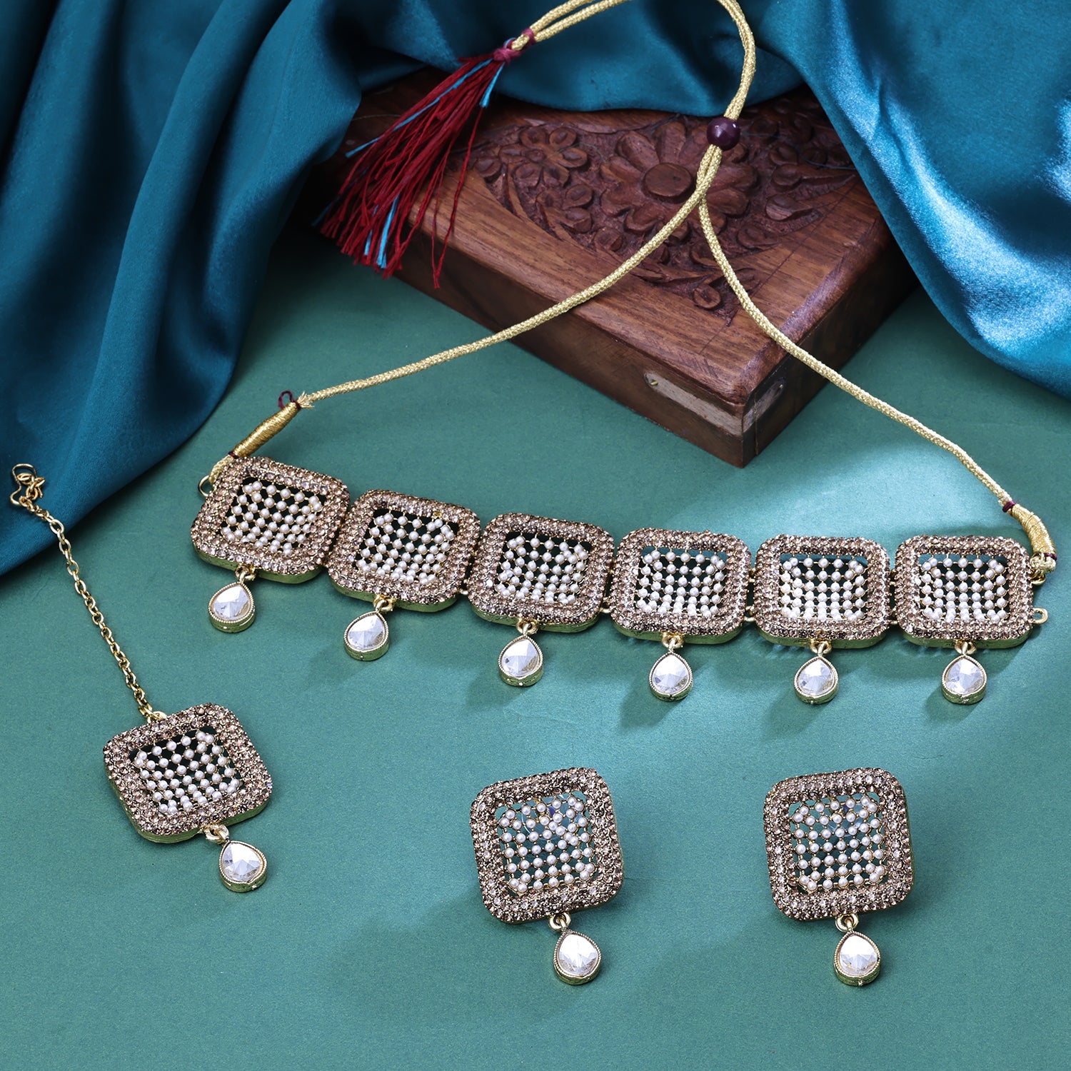 White Glass Kach Pearl Choker Jewellery Set - Charming Jewelry - 3767499
