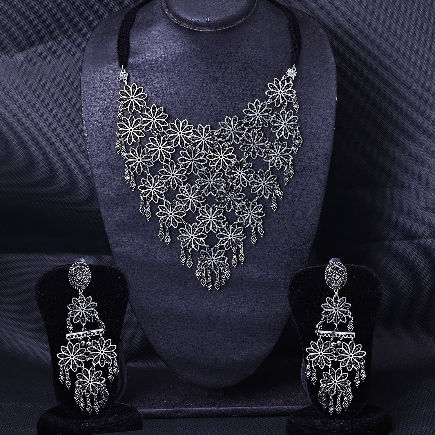 Sukkhi Hot Rhodium Plated Silver Collar Necklace Set for Women