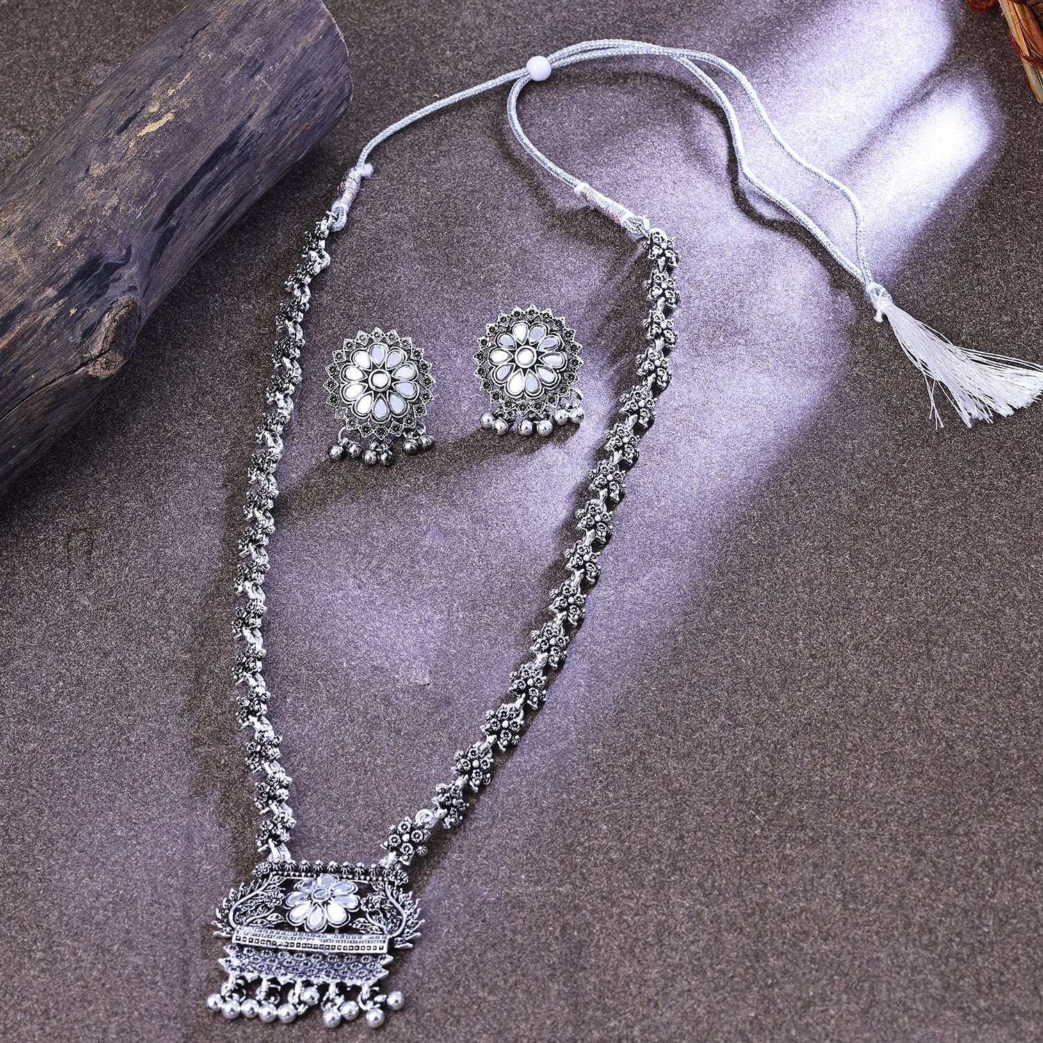Sukkhi Luring Rhodium Plated Silver Artificial Stone Collar Necklace Set for Women