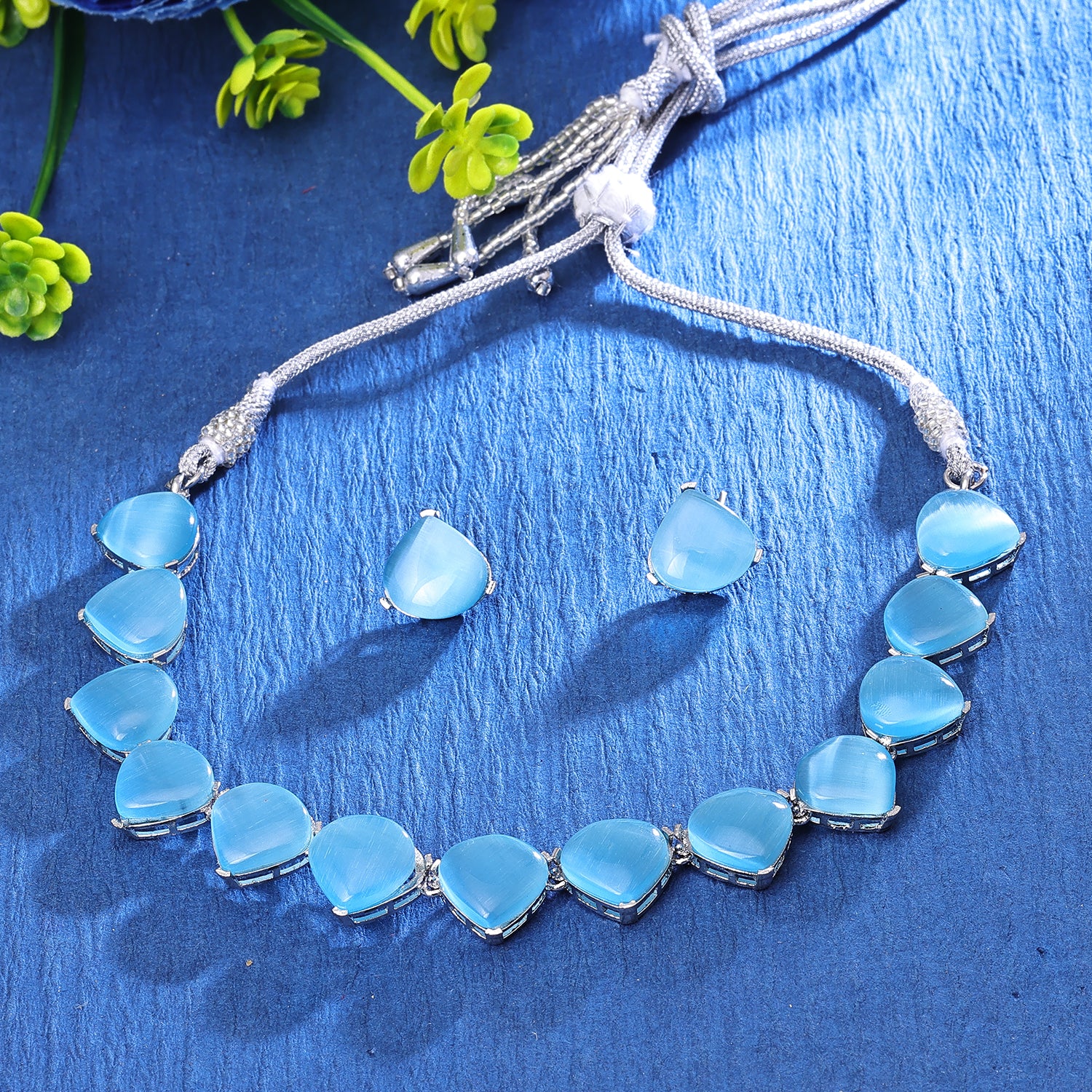 Sukkhi Splendid Gold Plated Choker Necklace Set For Women
