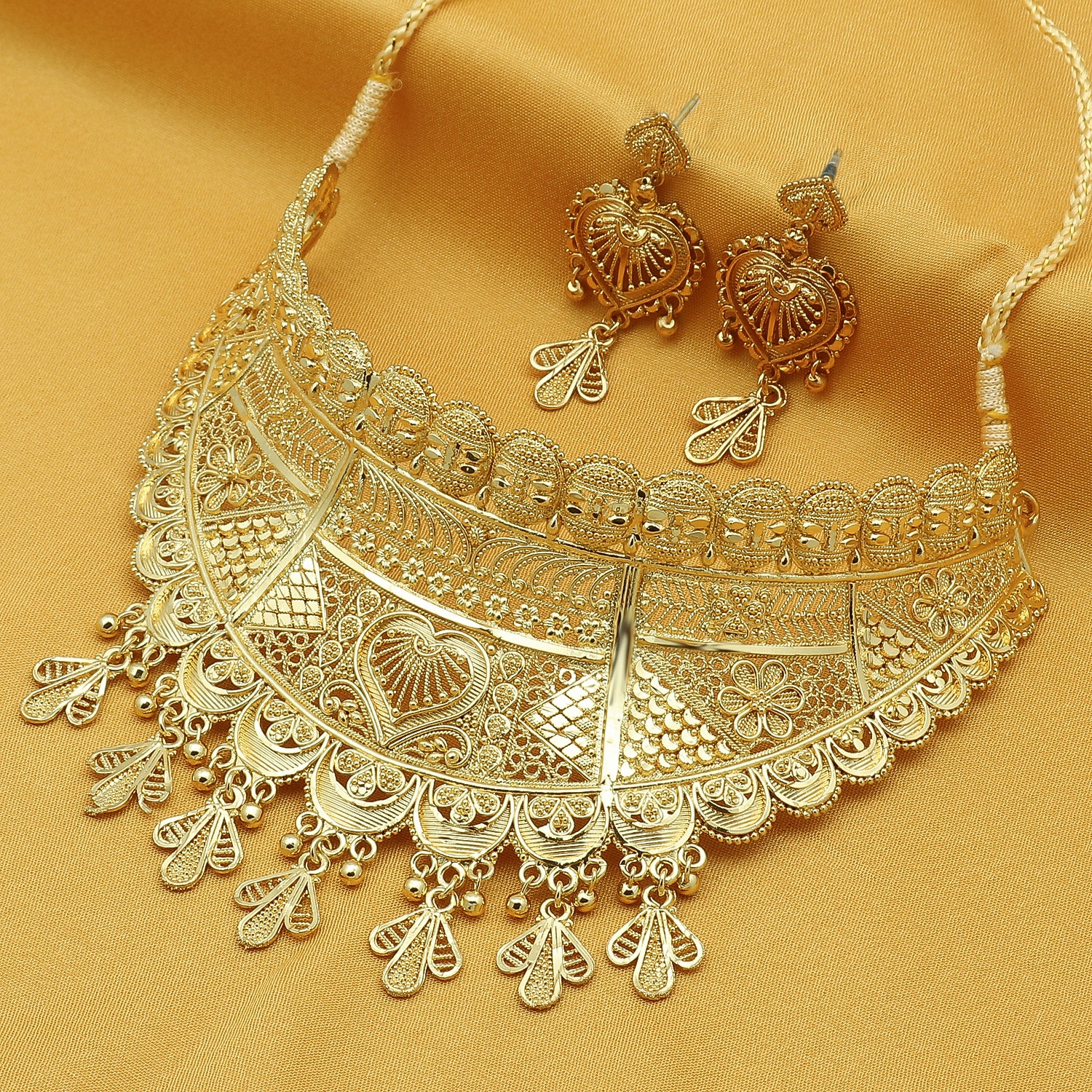 Sukkhi Spectacular 24 Carat Gold Plated Choker Necklace Set for Women