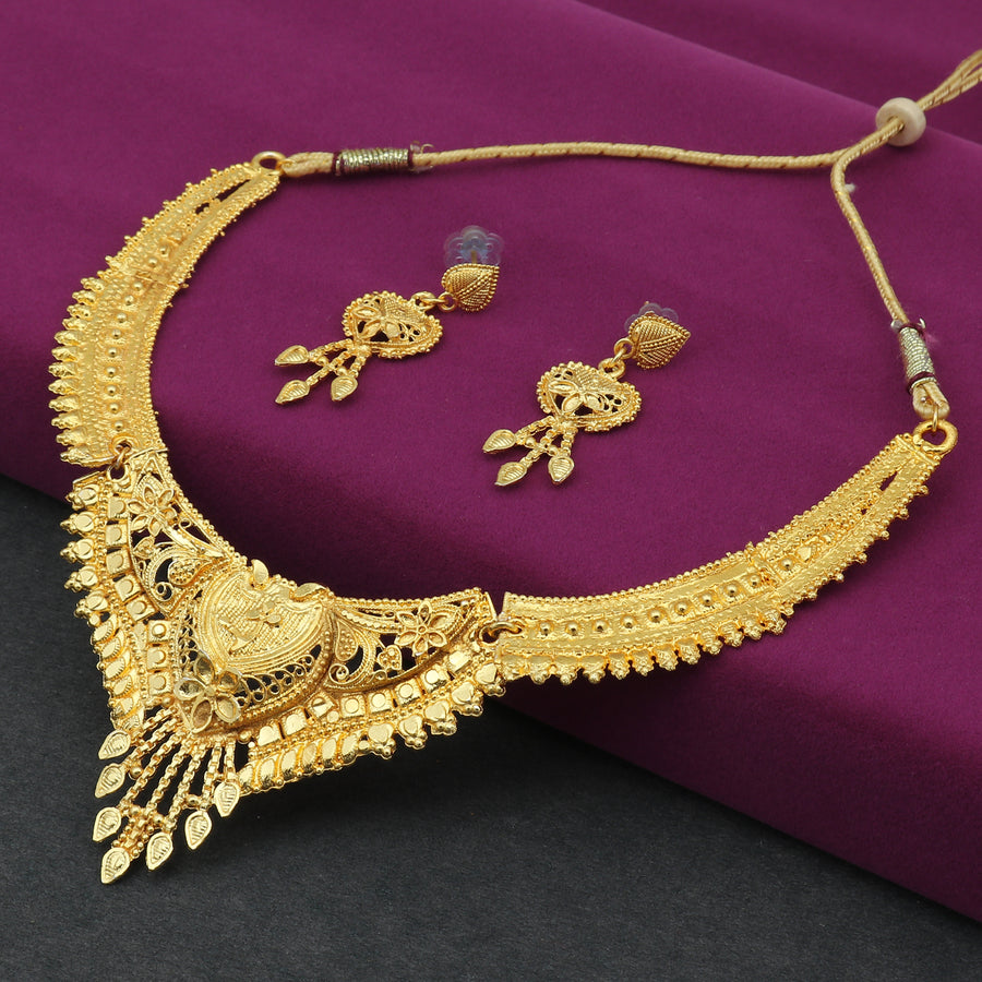 Sukkhi Glistening 24 Carat Gold Plated Choker Necklace Set for Women