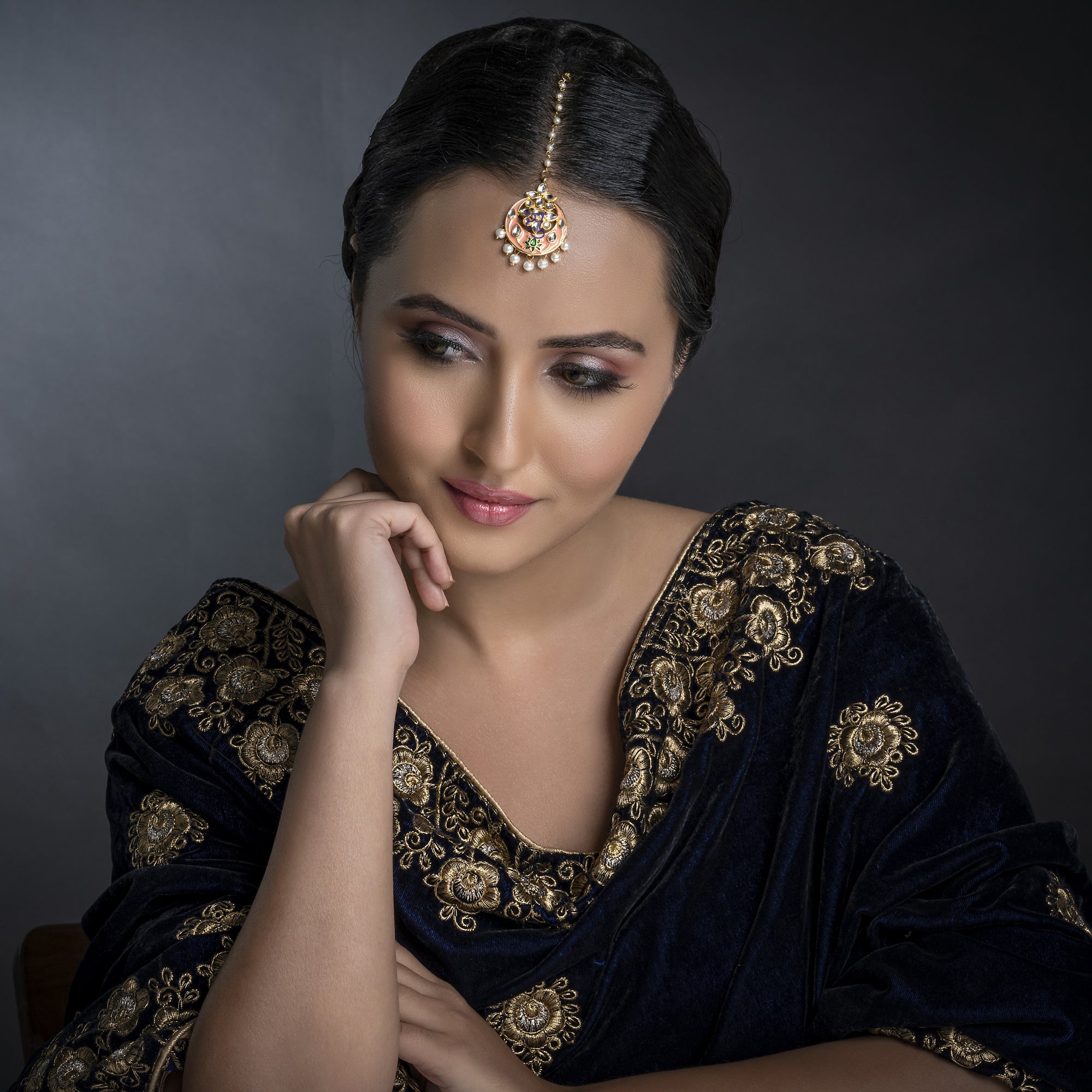 Sukkhi Classy Kundan Gold Plated Meenakari Maangtikka Worn By Karisma Kapoor