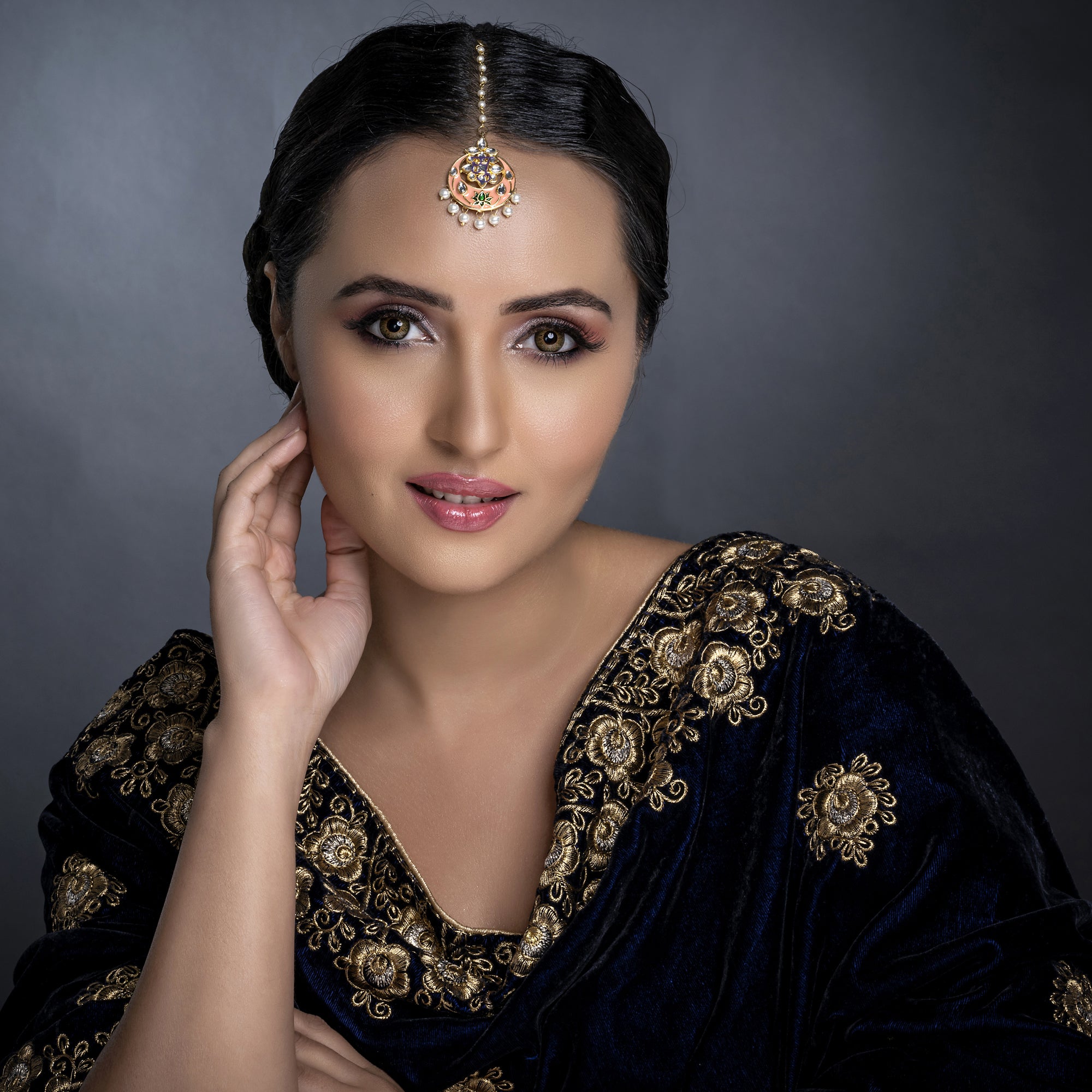 Sukkhi Classy Kundan Gold Plated Meenakari Maangtikka Worn By Karisma Kapoor