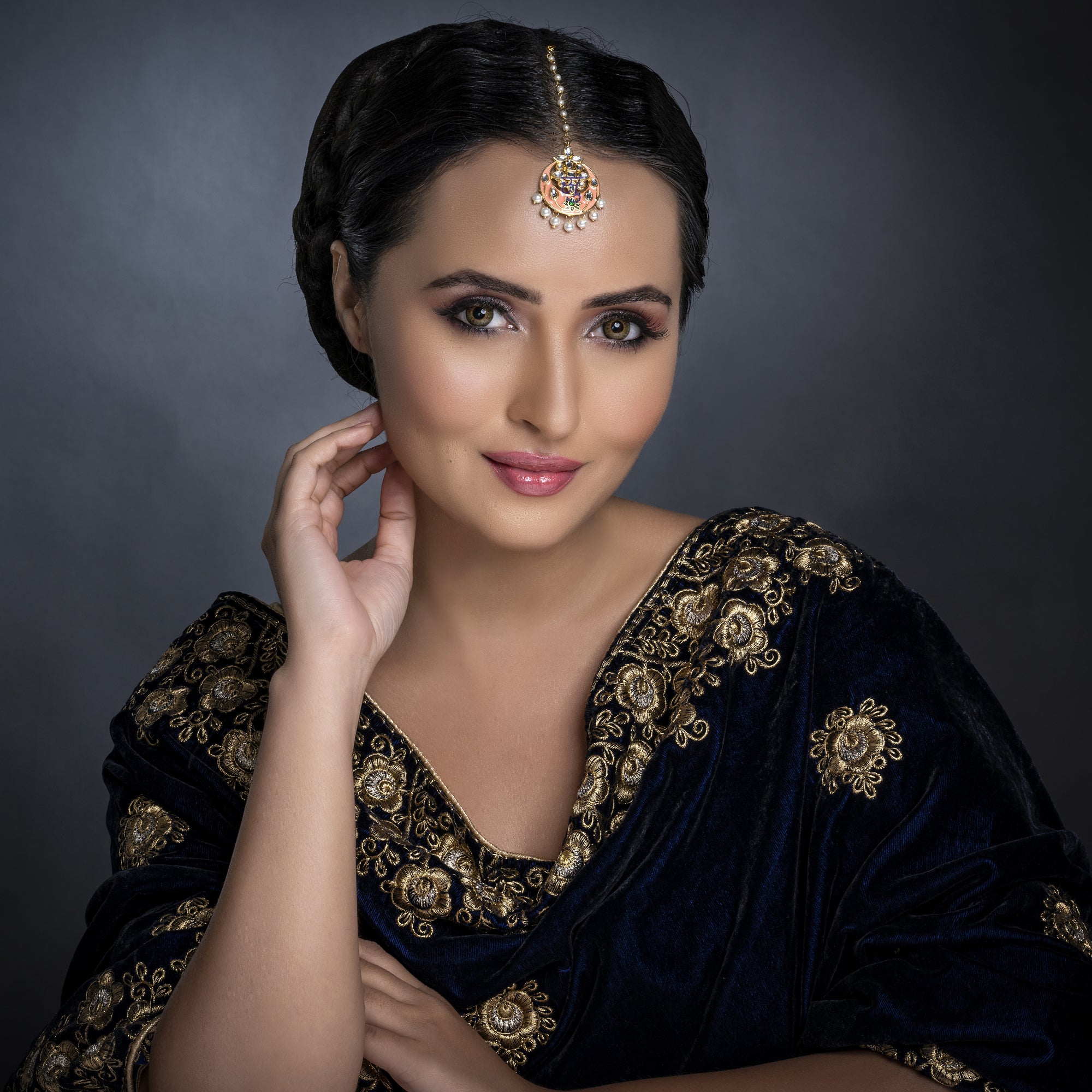 Sukkhi Classy Kundan Gold Plated Meenakari Maangtikka Worn By Karisma Kapoor