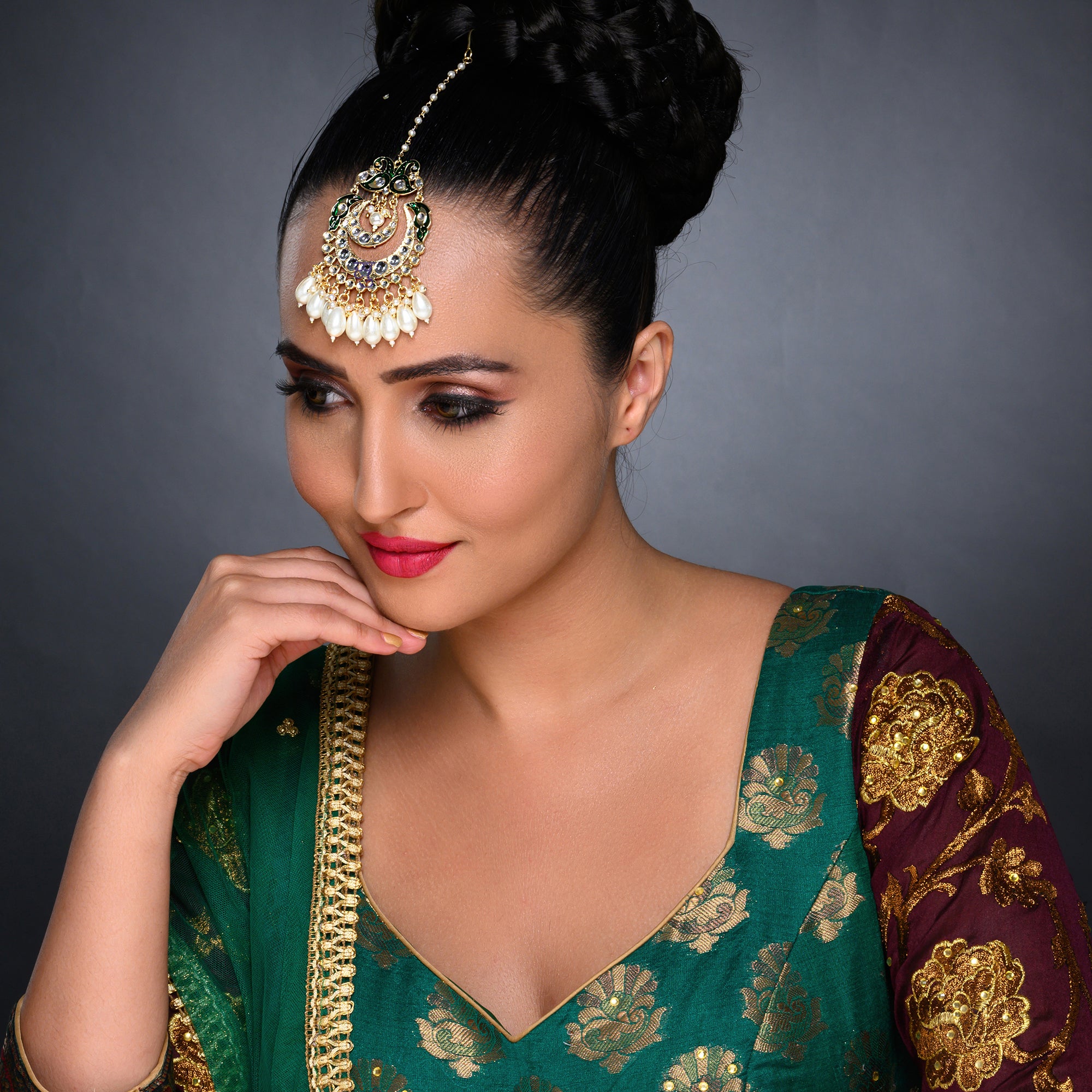 Sukkhi Fashionable Kundan Gold Plated Pearl Maangtikka Worn By Karisma Kapoor