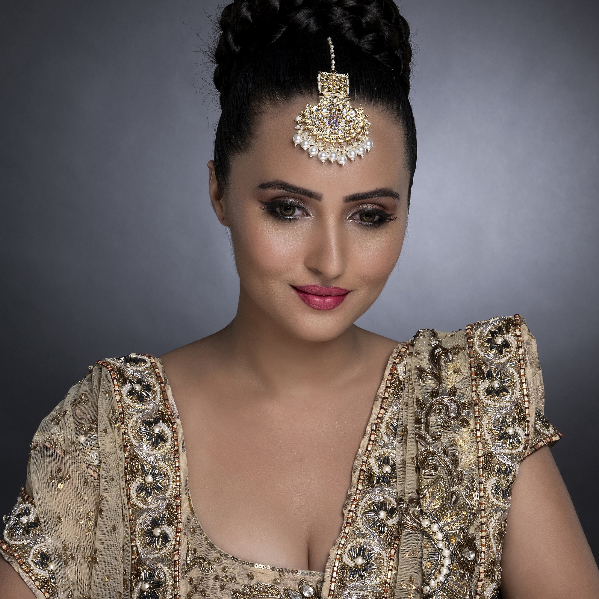 Sukkhi Lavish Pearl Gold Plated Kundan Maangtikka Worn By Karisma Kapoor