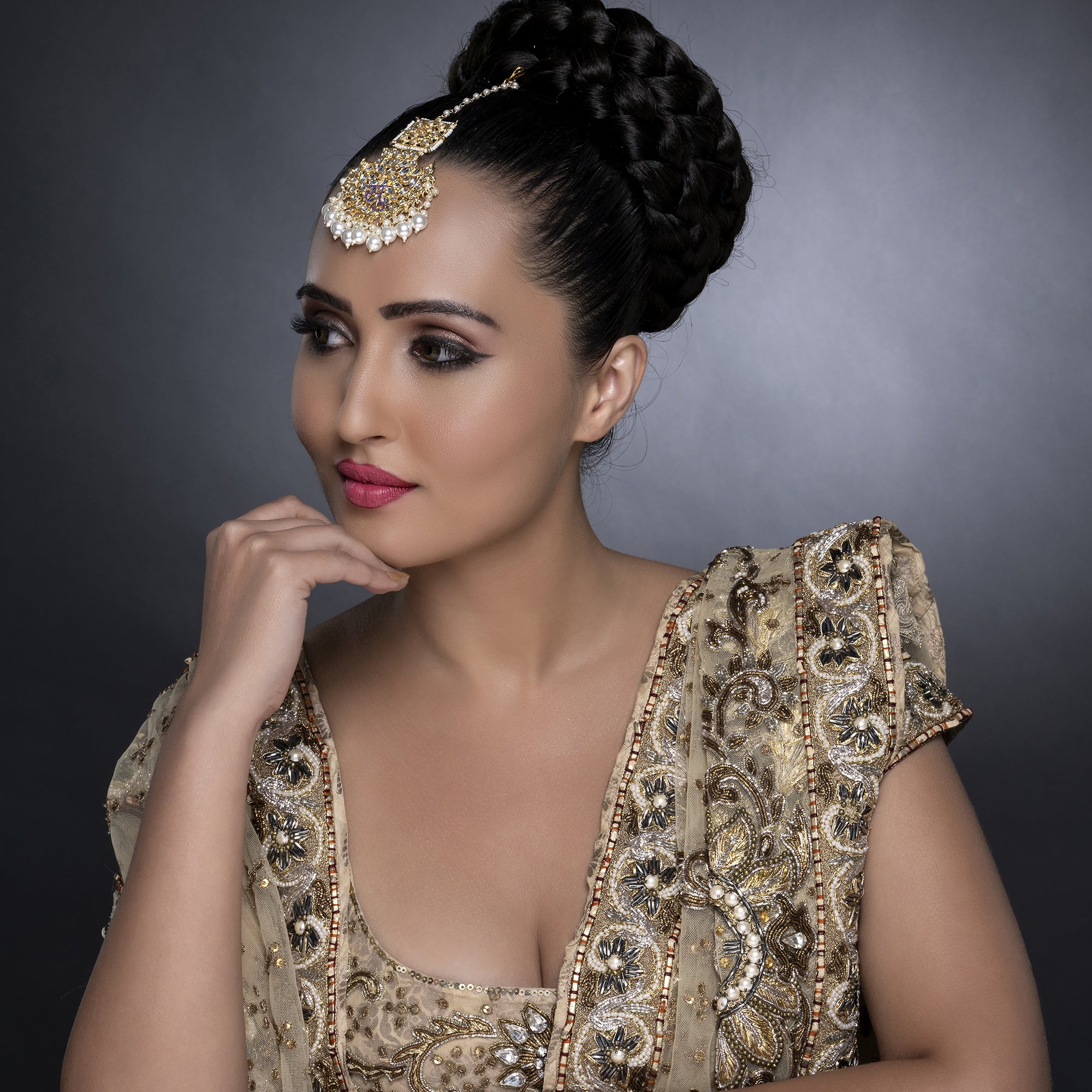 Sukkhi Lavish Pearl Gold Plated Kundan Maangtikka Worn By Karisma Kapoor