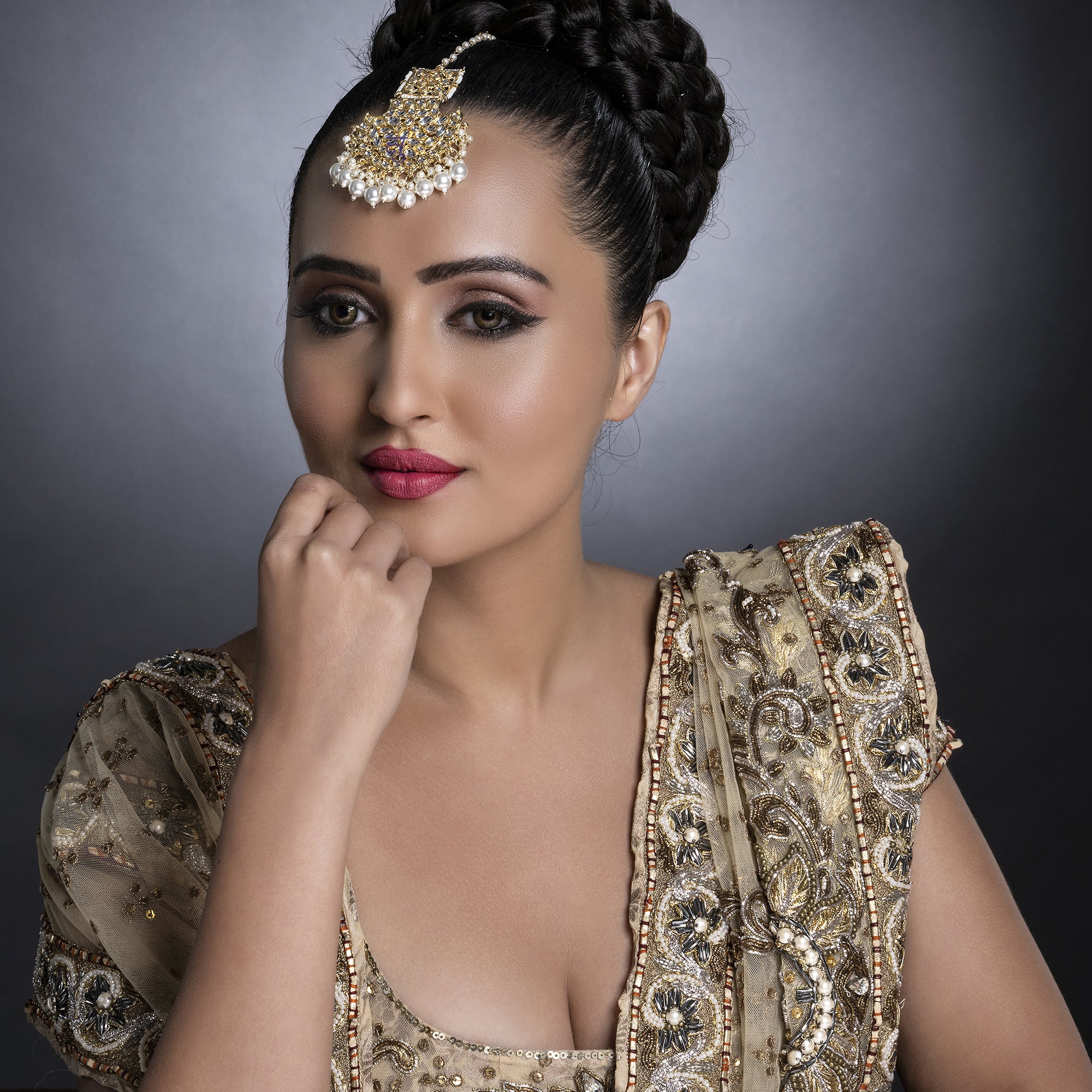 Sukkhi Lavish Pearl Gold Plated Kundan Maangtikka Worn By Karisma Kapoor