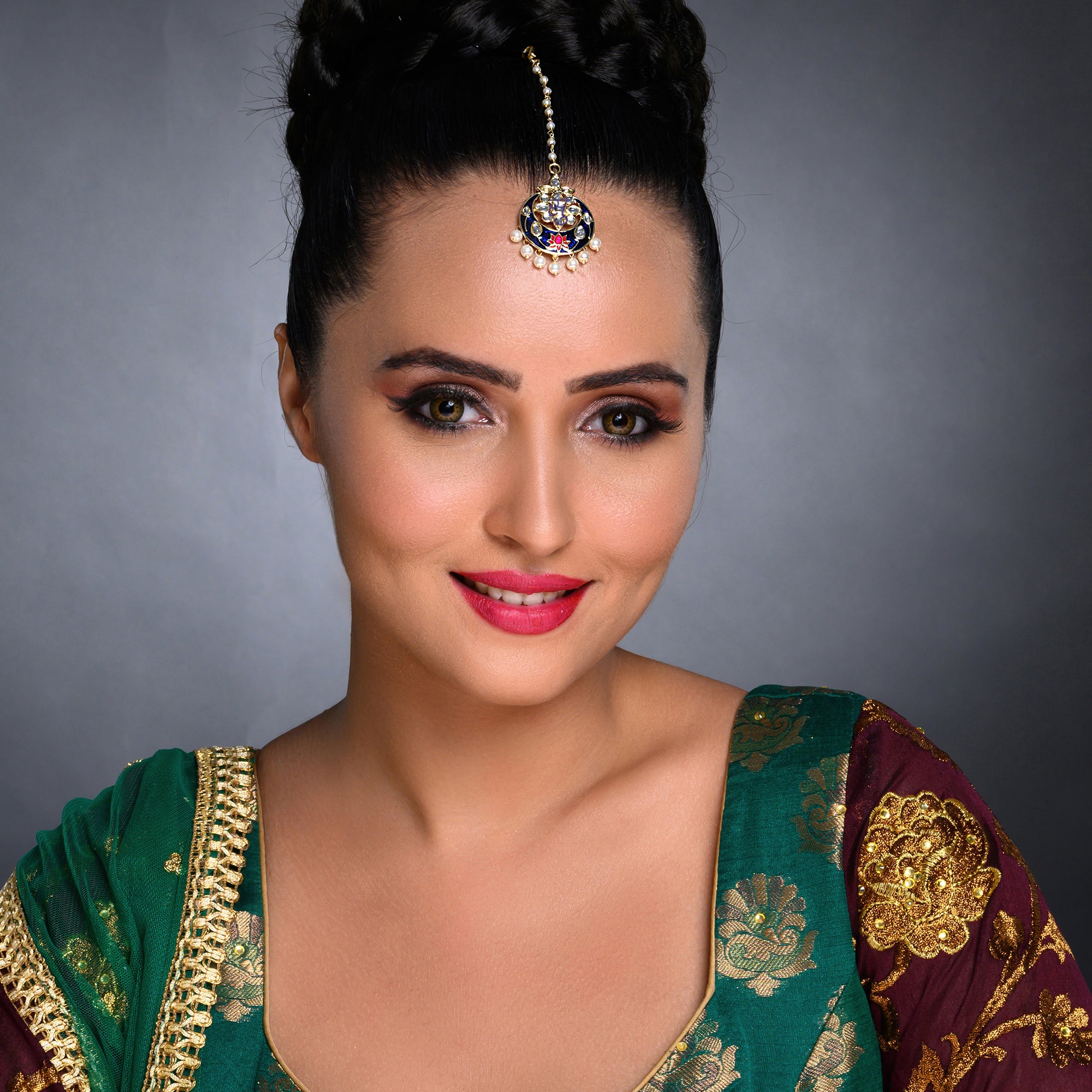 Sukkhi Marvellous Kundan Gold Plated Meenakari Pearl Maangtikka Worn By Karisma Kapoor