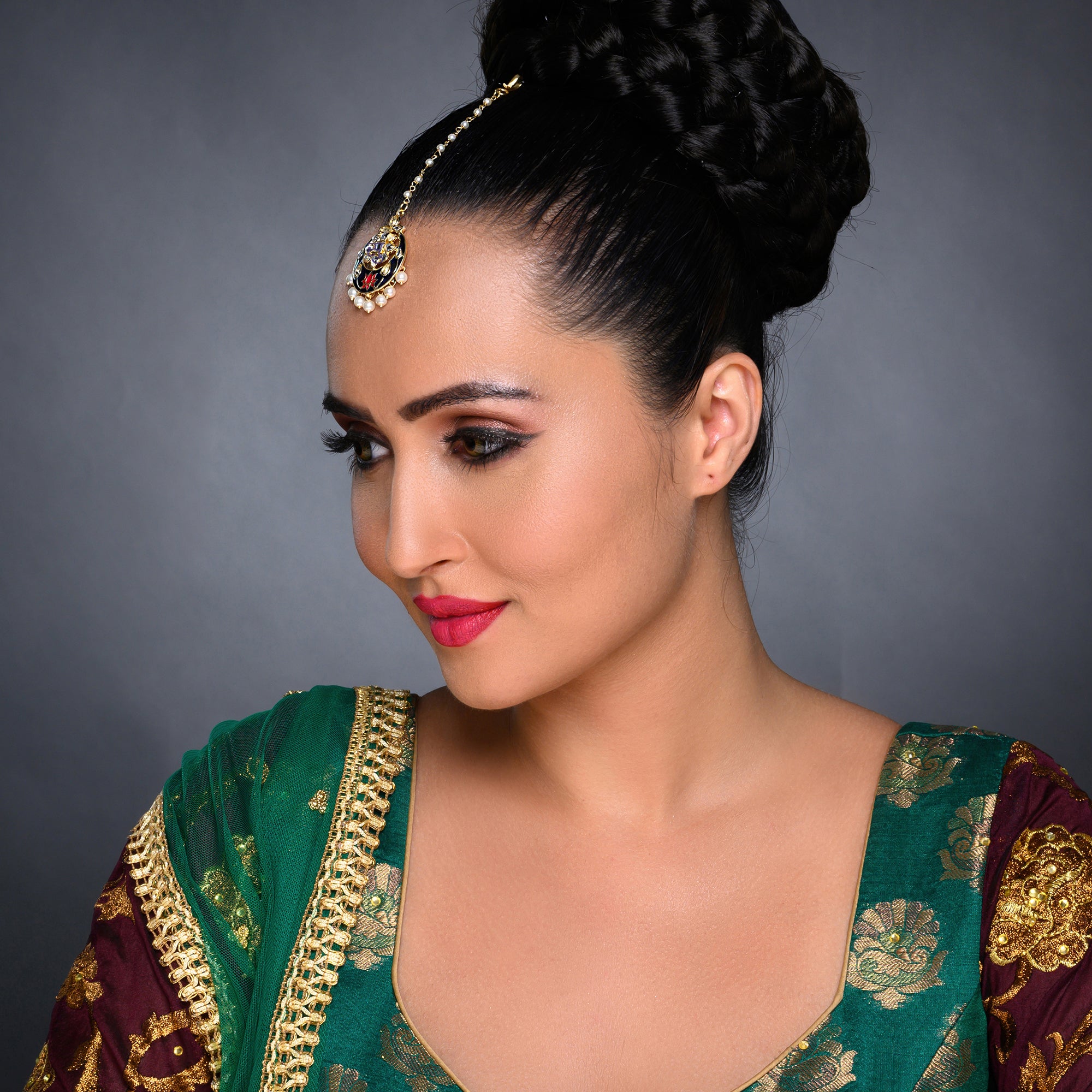 Sukkhi Marvellous Kundan Gold Plated Meenakari Pearl Maangtikka Worn By Karisma Kapoor