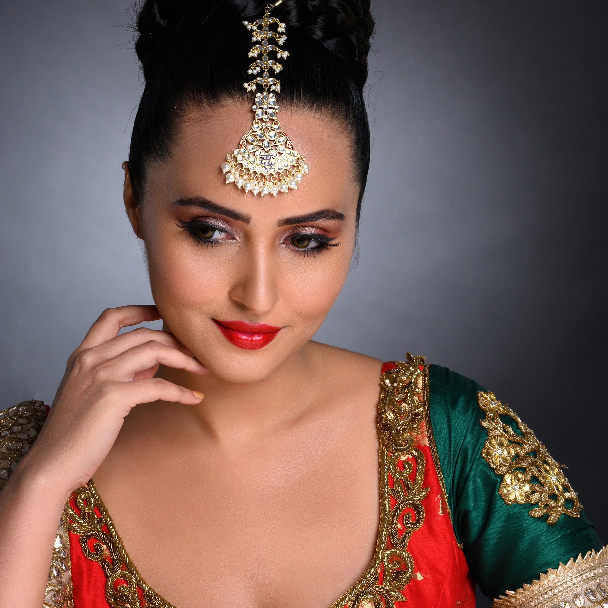 Sukkhi Pleasing Kundan Gold Plated Meenakari Pearl Maangtikka Worn By Karisma Kapoor