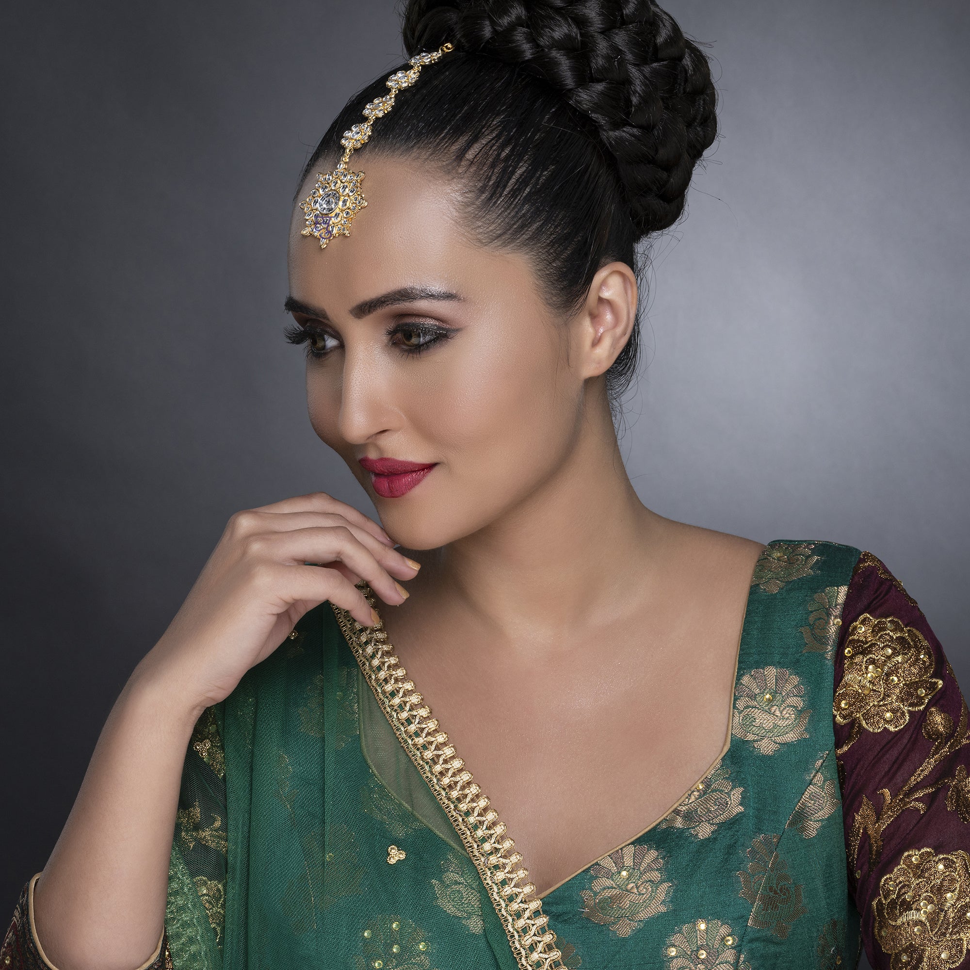 Sukkhi Lavish Kundan Gold Plated Maangtikka Worn By Karisma Kapoor