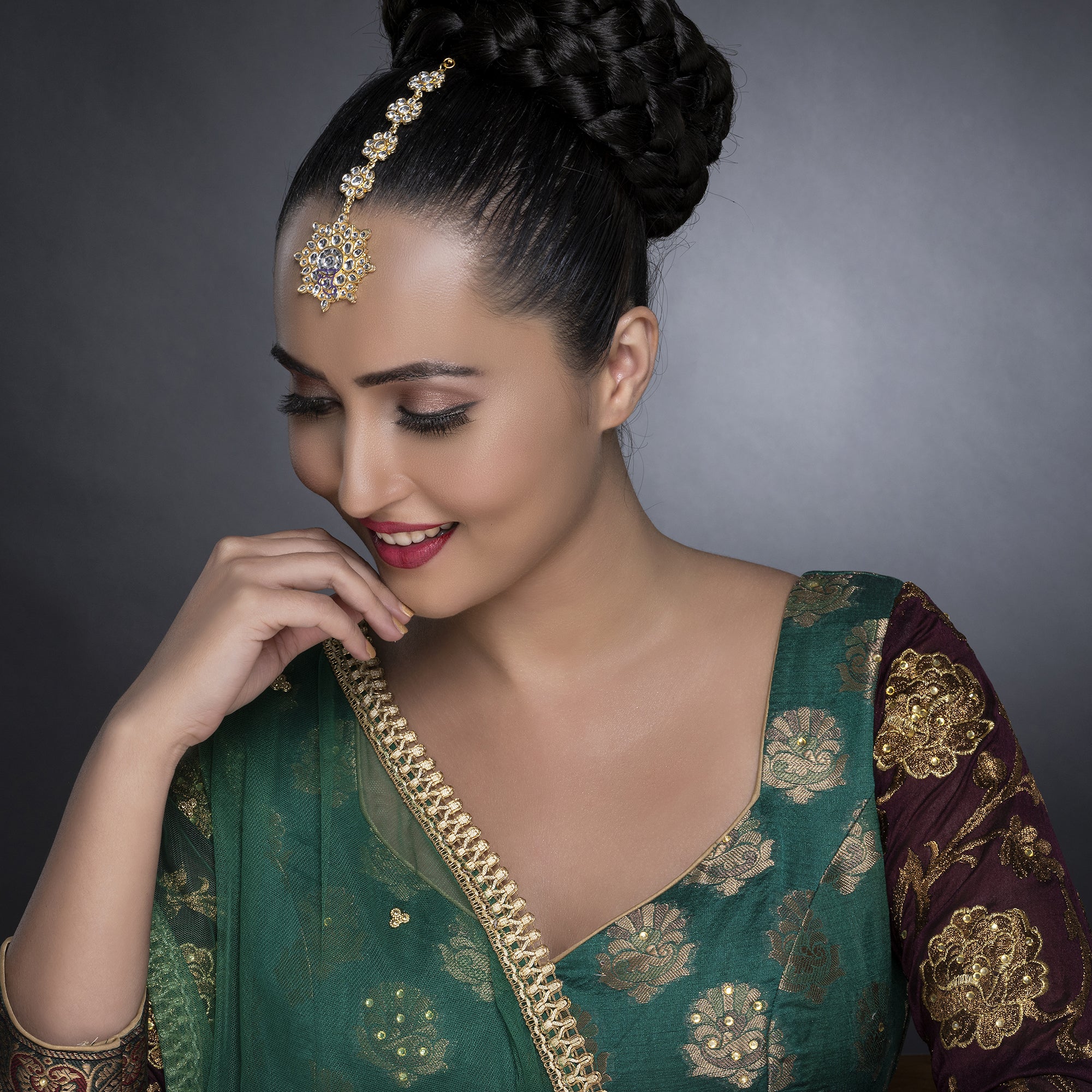 Sukkhi Lavish Kundan Gold Plated Maangtikka Worn By Karisma Kapoor