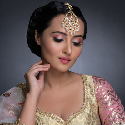 Sukkhi Pretty Pearl Gold Plated Kundan Maangtikka Worn By Karisma Kapoor