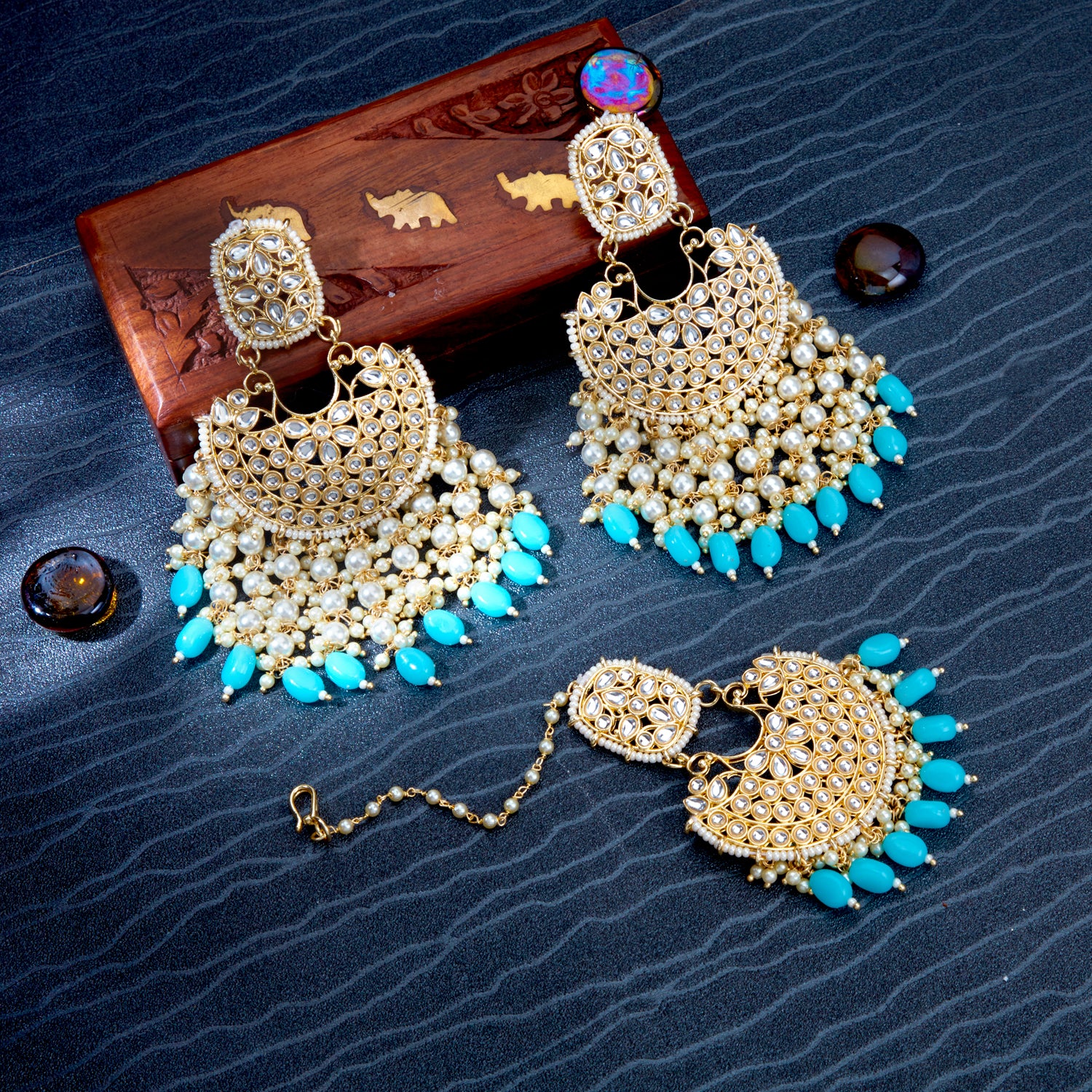 Sukkhi Modish Kundan Gold Plated Pearl Earring Maangtikka Set Worn By Karisma Kapoor