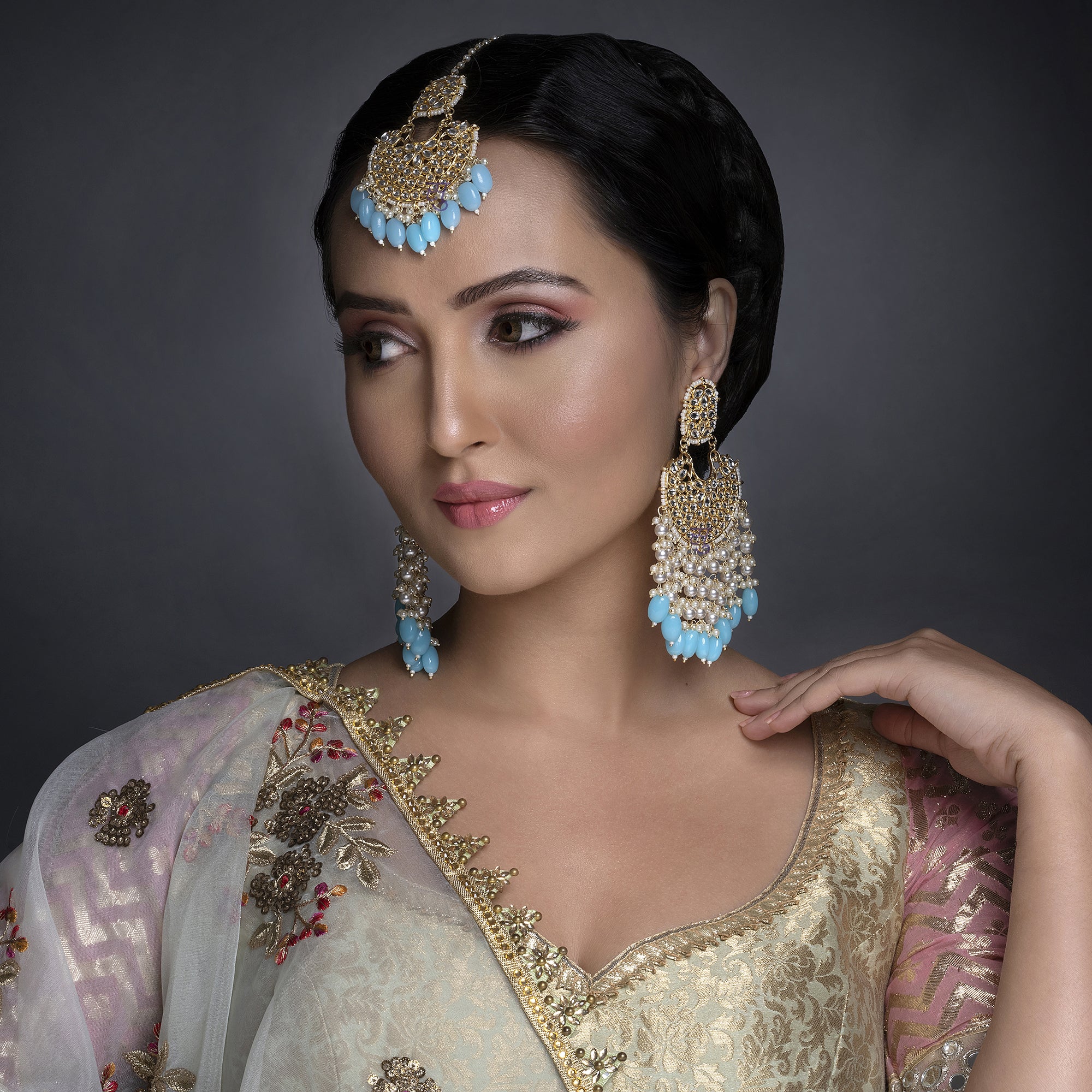 Sukkhi Modish Kundan Gold Plated Pearl Earring Maangtikka Set Worn By Karisma Kapoor