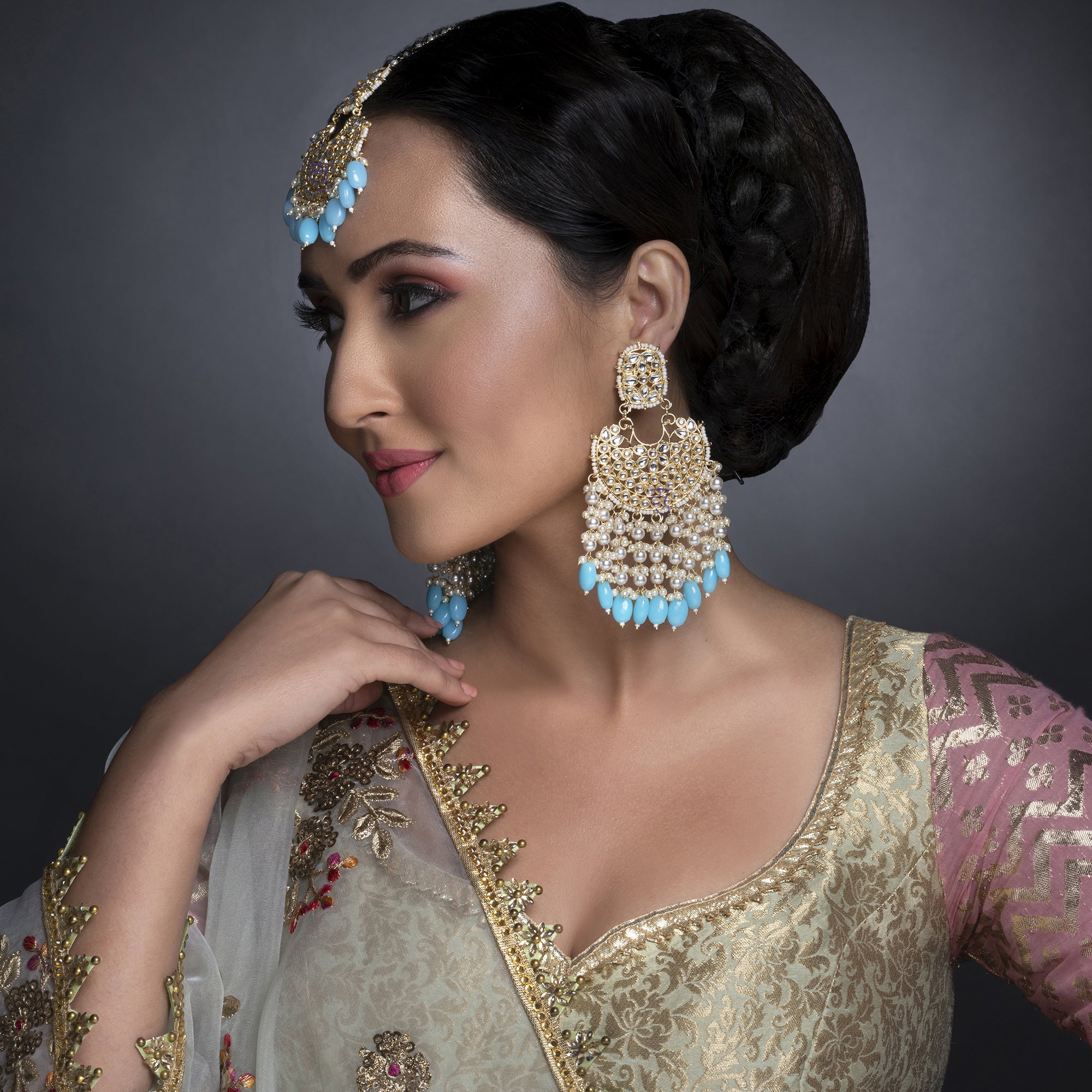 Sukkhi Modish Kundan Gold Plated Pearl Earring Maangtikka Set Worn By Karisma Kapoor