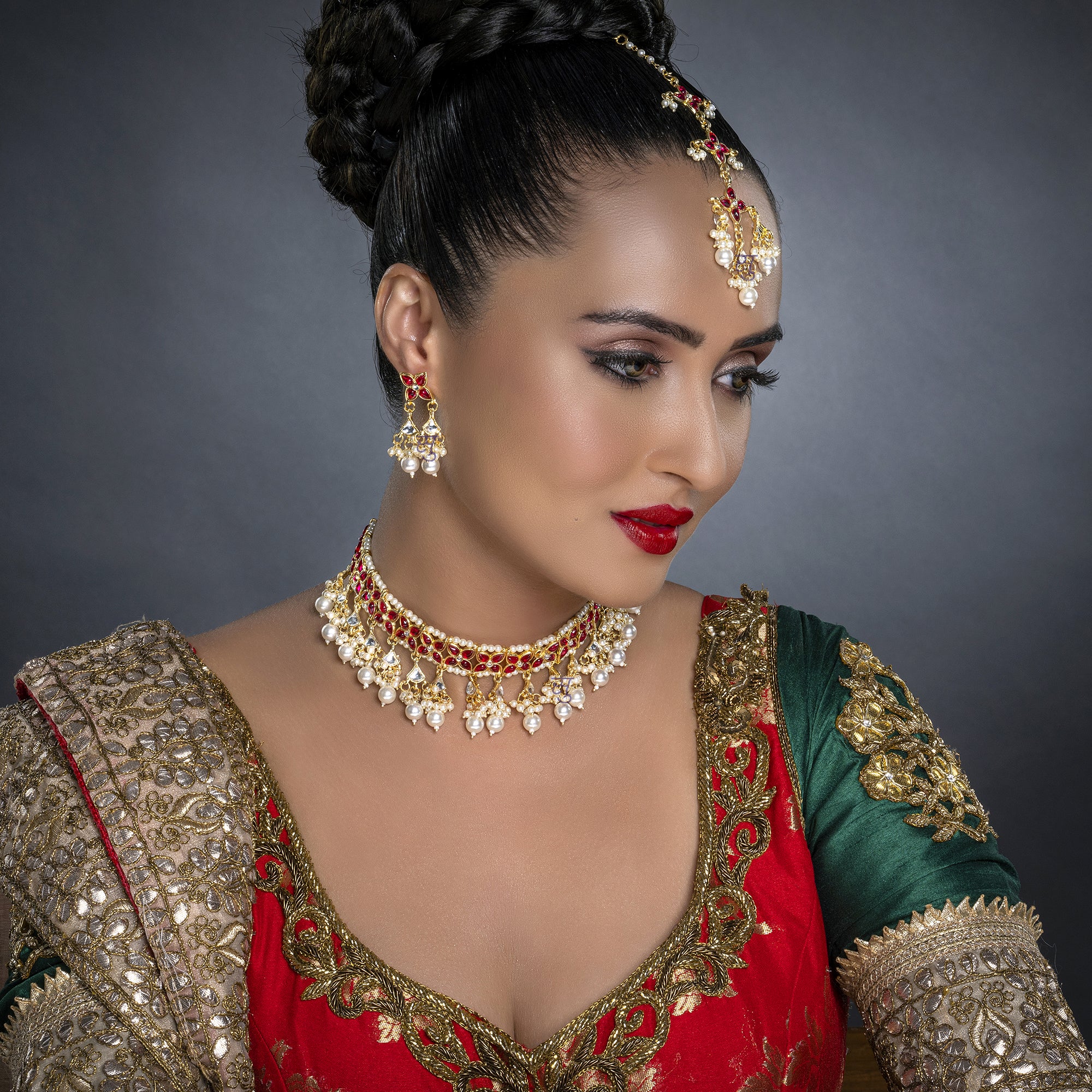 Sukkhi Resplendent Gold Plated Kundan & Pearl Choker Necklace Set Worn By Karisma Kapoor