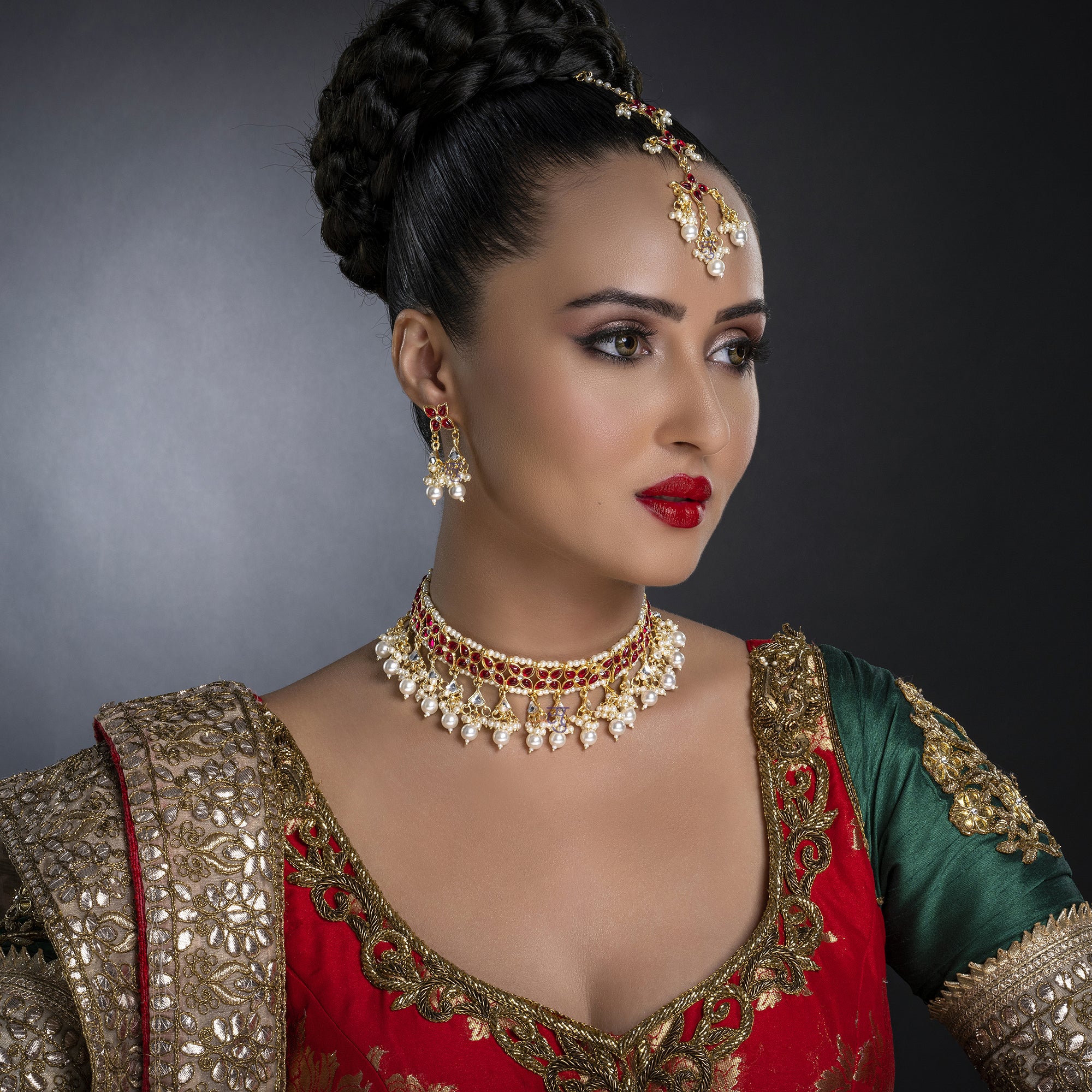 Sukkhi Resplendent Gold Plated Kundan & Pearl Choker Necklace Set Worn By Karisma Kapoor