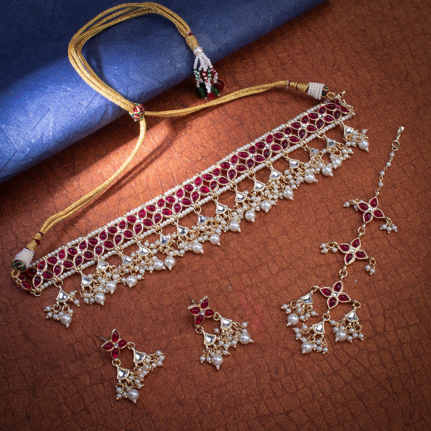 Sukkhi Resplendent Gold Plated Kundan & Pearl Choker Necklace Set Worn By Karisma Kapoor