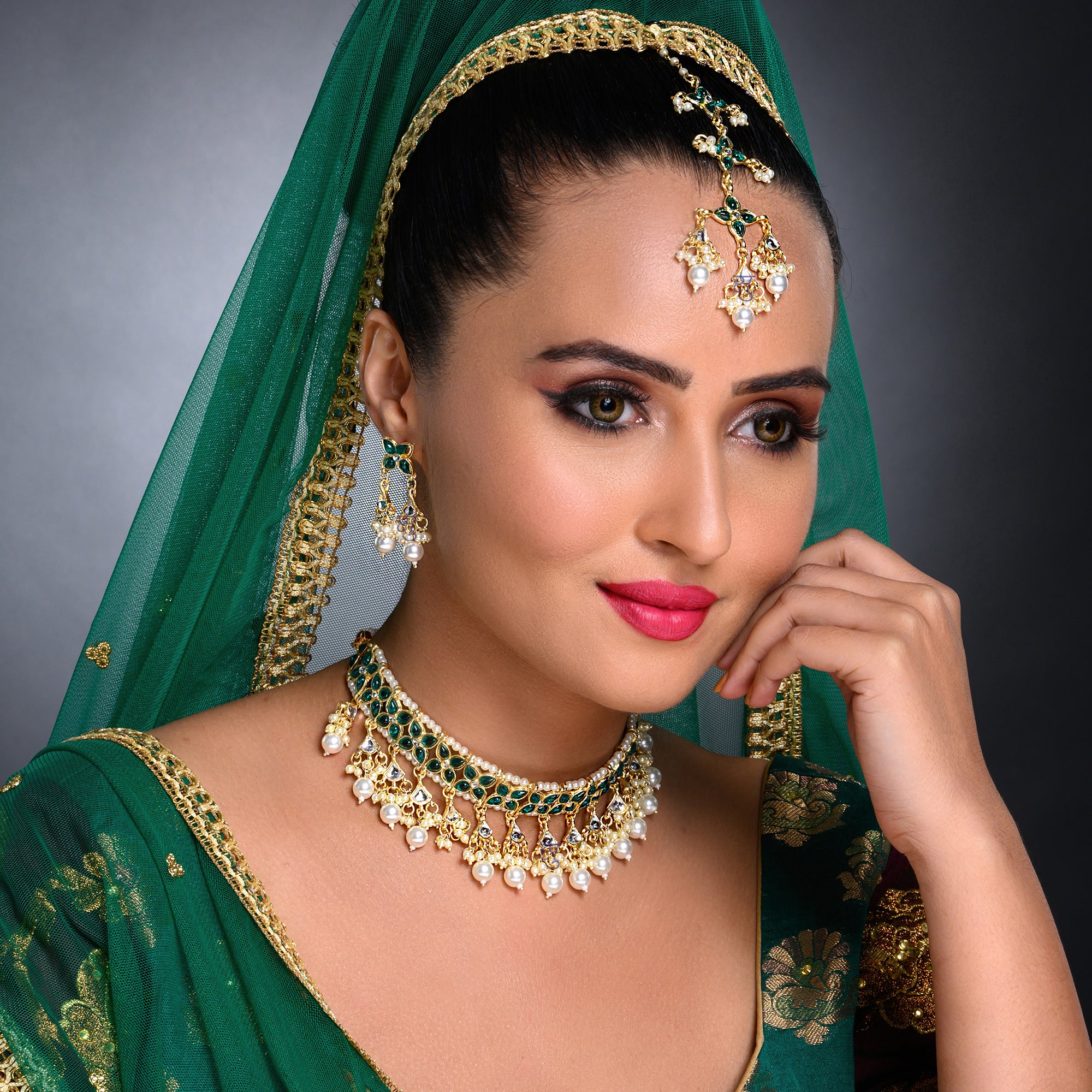 Sukkhi Splendid Gold Plated Kundan & Pearl Choker Necklace Set Worn By Karisma Kapoor