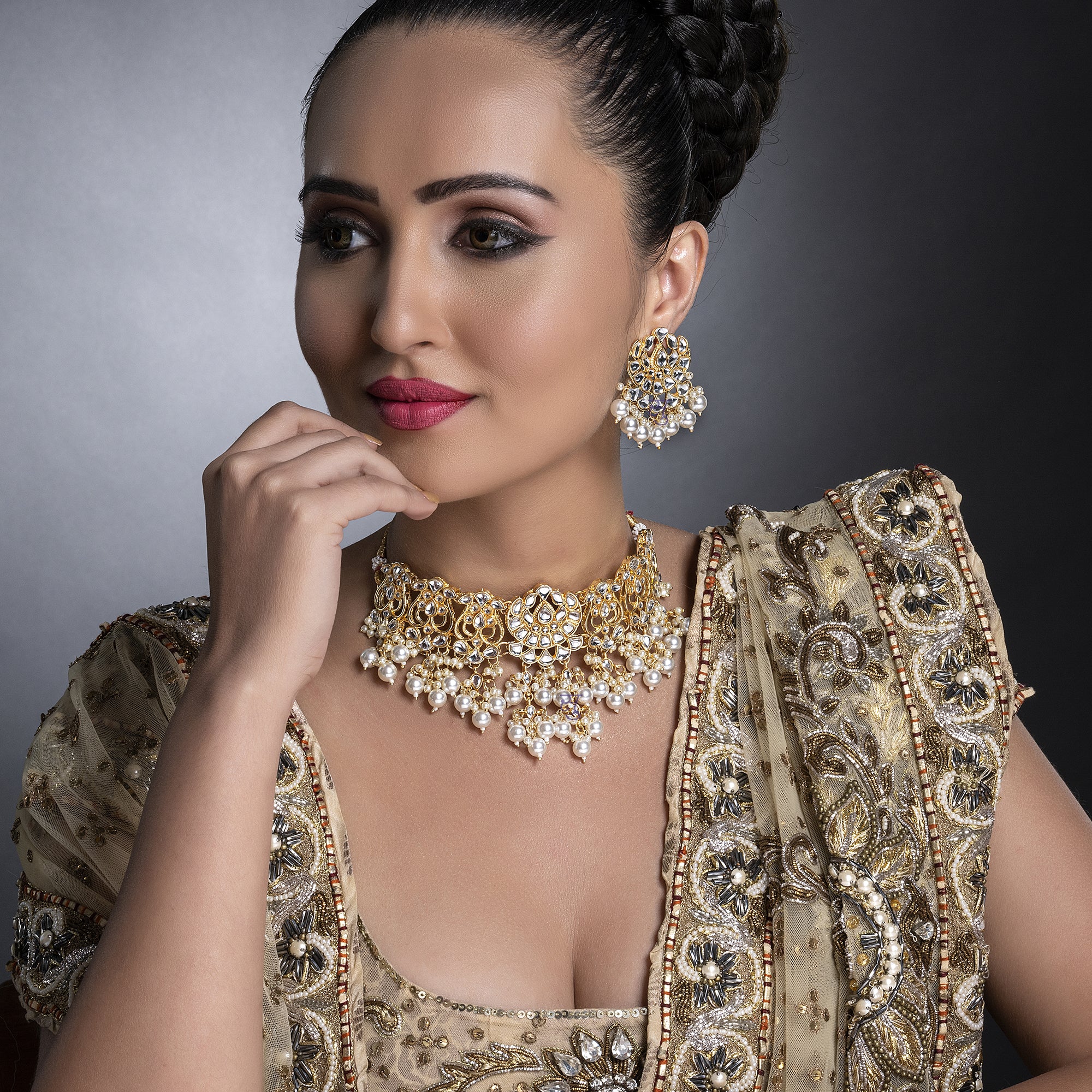 Sukkhi Glamorous Gold Plated Choker Necklace Set Combo For Women :  : Jewellery