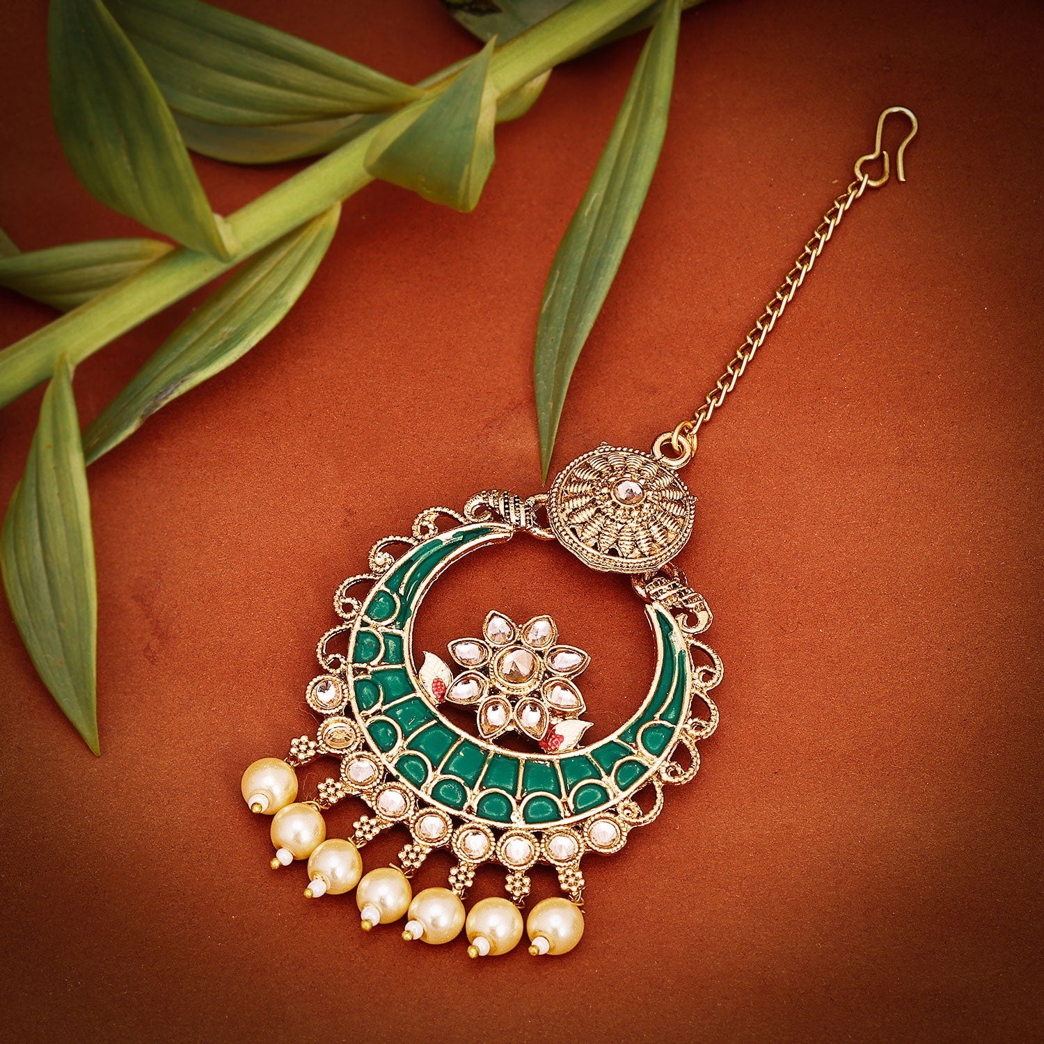 Sukkhi Shimmering Kundan & Pearl Chaand Gold Plated Maangtikka For Women