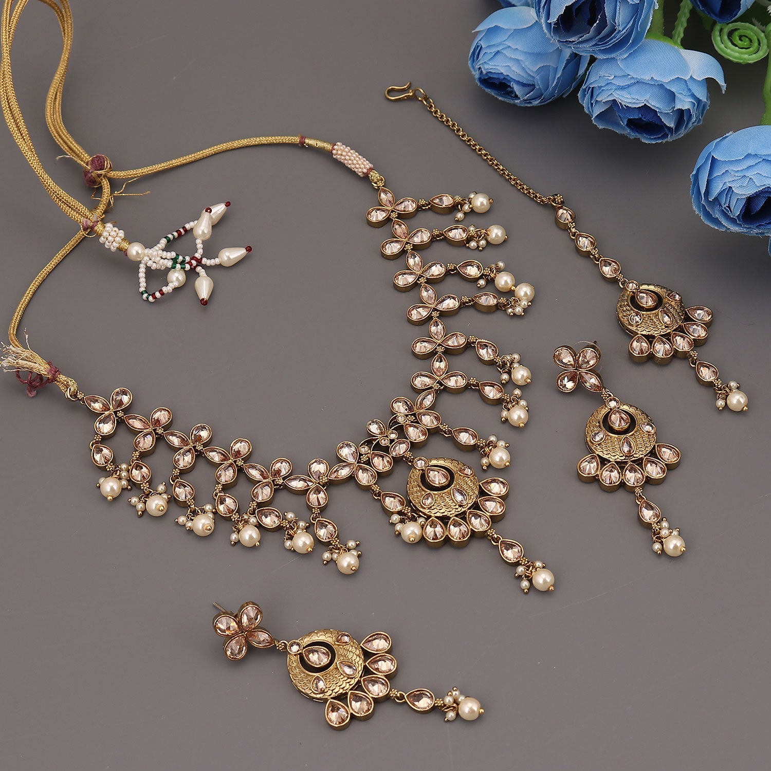Sukkhi Cluster Astonish Gold Plated Kundan & Pearl Necklace Set For Women